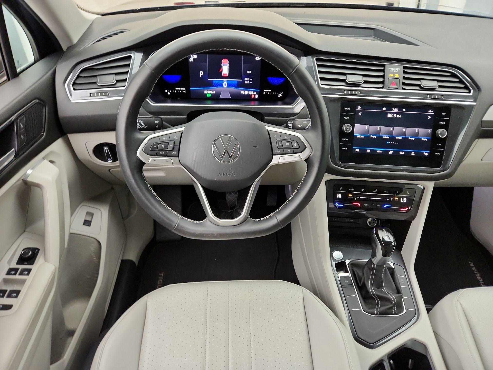 Thumbnail: 2022 Volkswagen Tiguan - 10