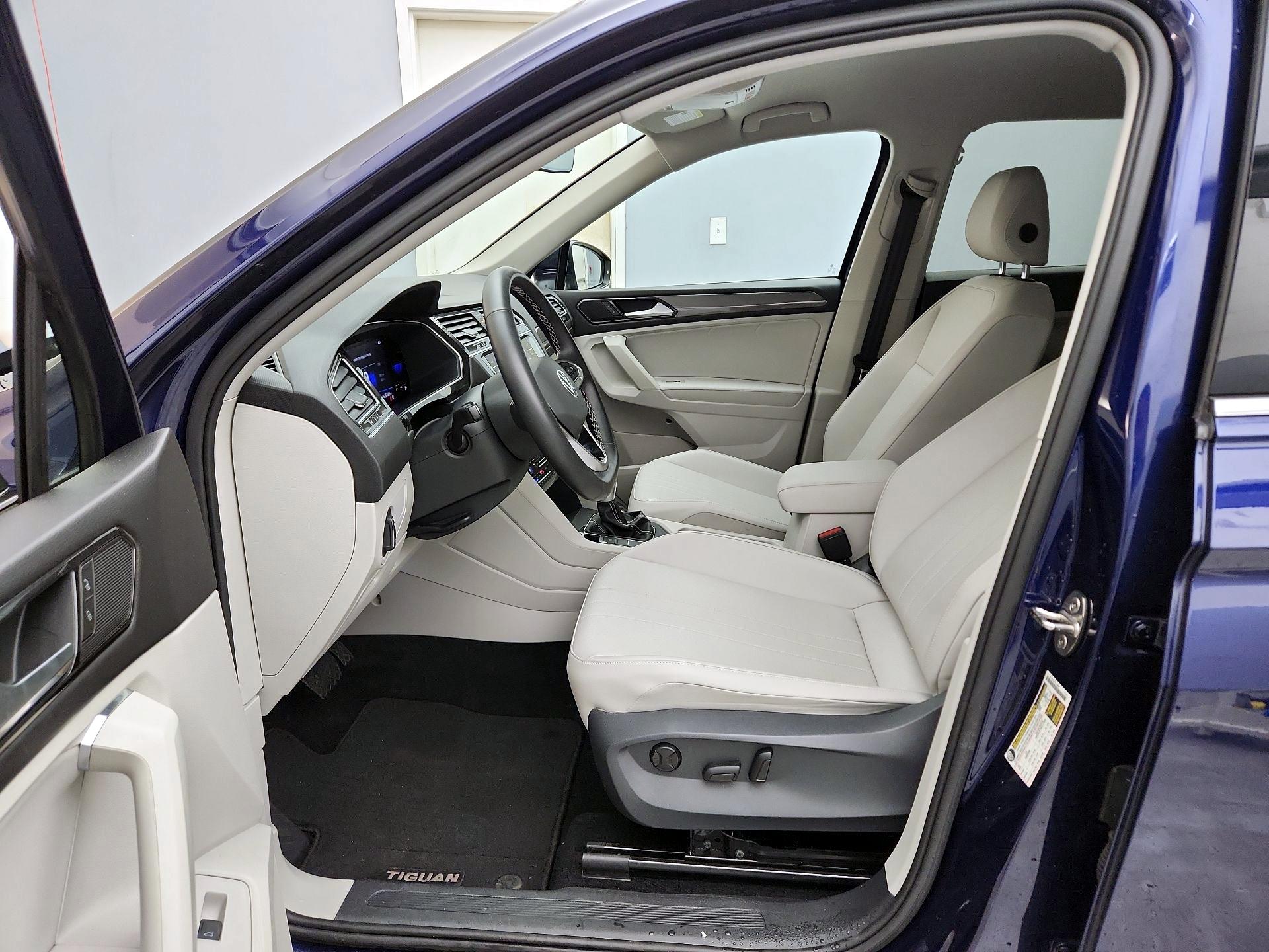 Thumbnail: 2022 Volkswagen Tiguan - 11