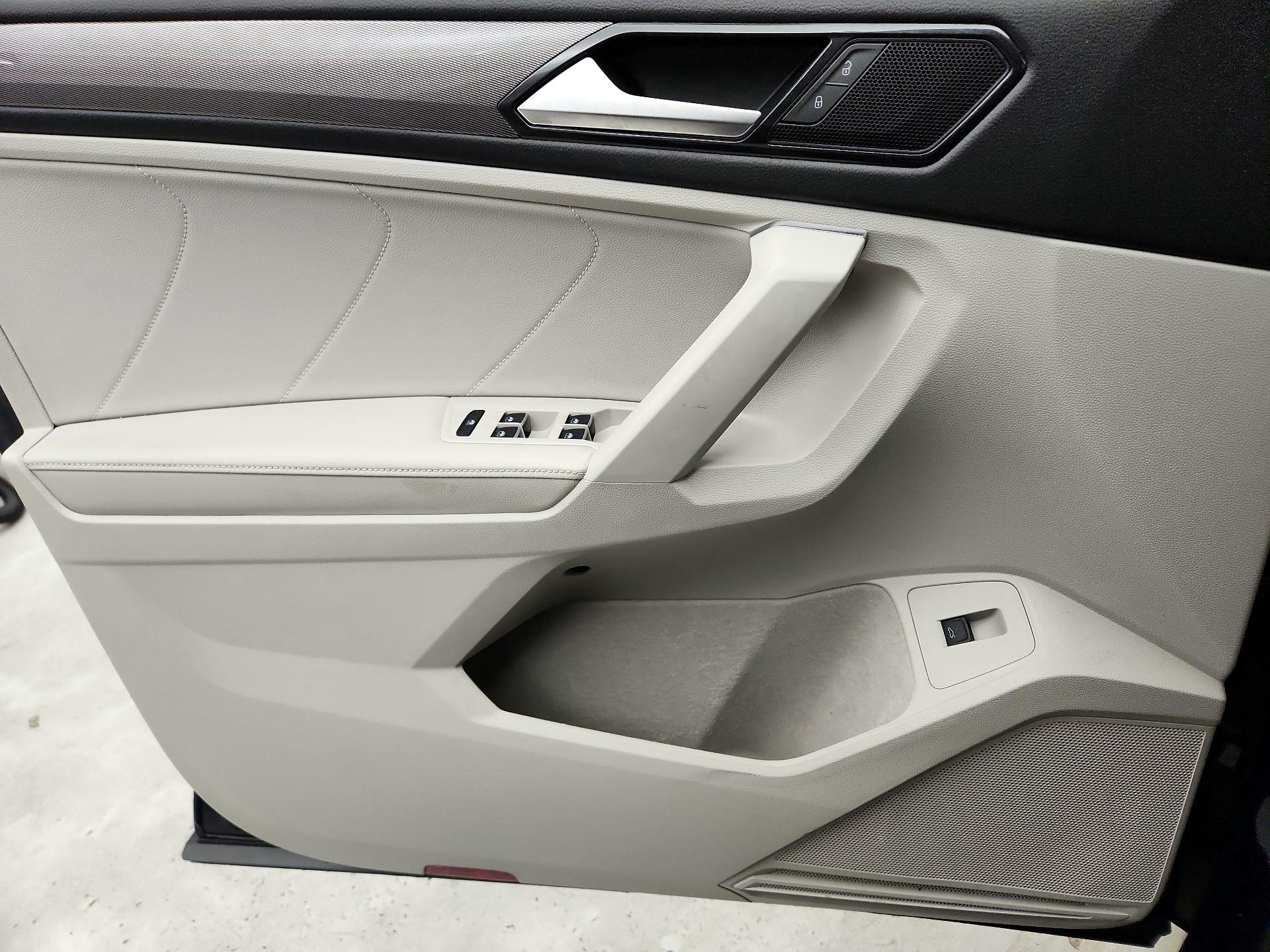 Thumbnail: 2022 Volkswagen Tiguan - 12