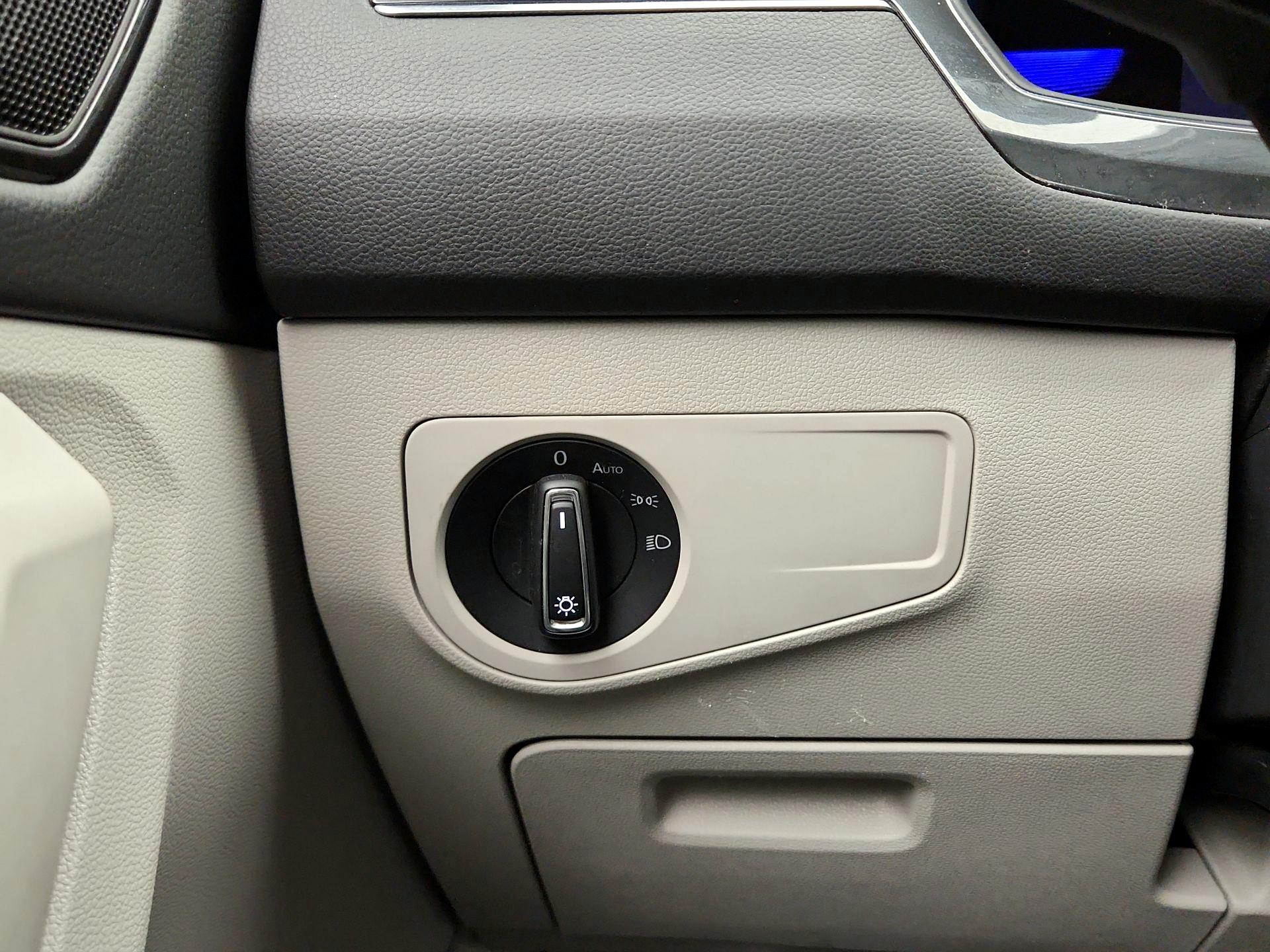 Thumbnail: 2022 Volkswagen Tiguan - 13