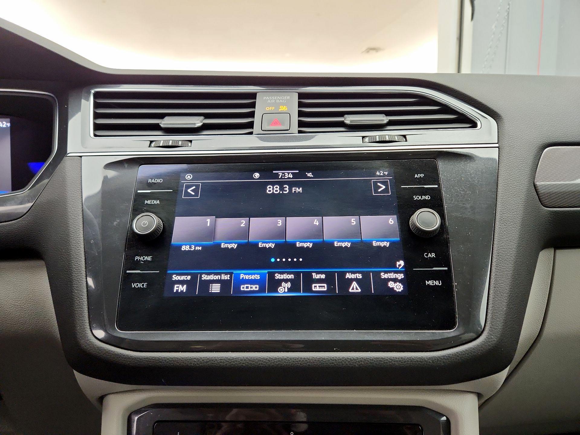 Thumbnail: 2022 Volkswagen Tiguan - 15