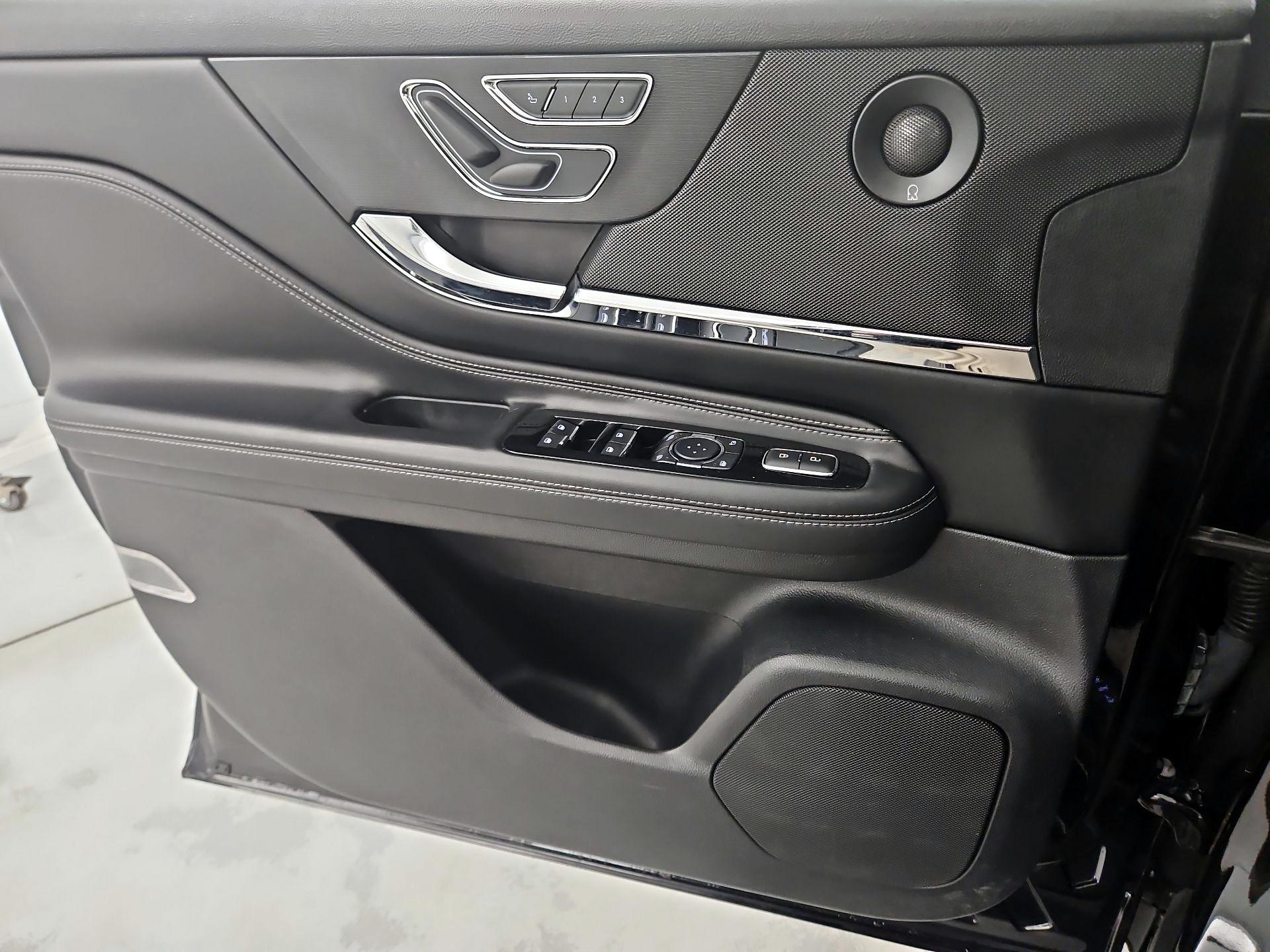 Thumbnail: 2020 Lincoln Corsair - 12