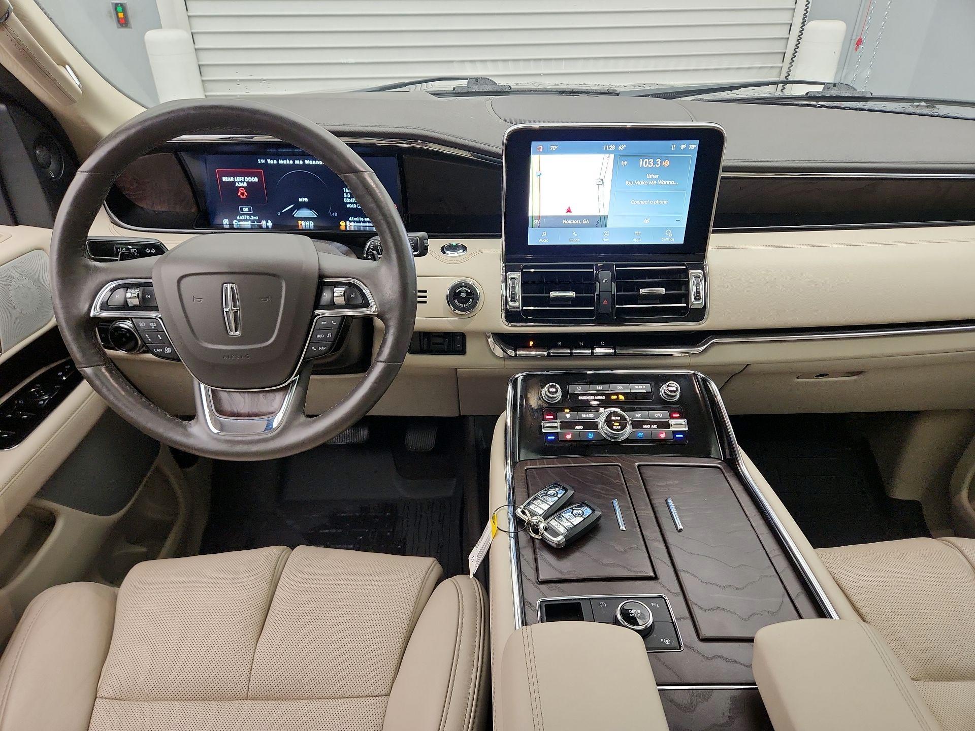 Thumbnail: 2021 Lincoln Navigator L - 9