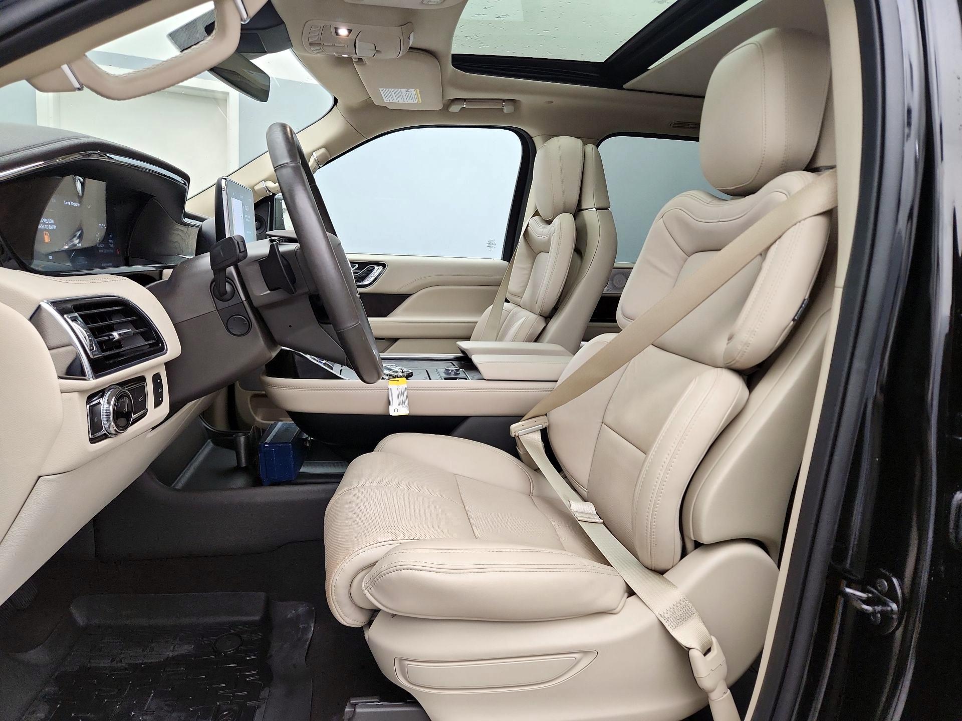 Thumbnail: 2021 Lincoln Navigator L - 11