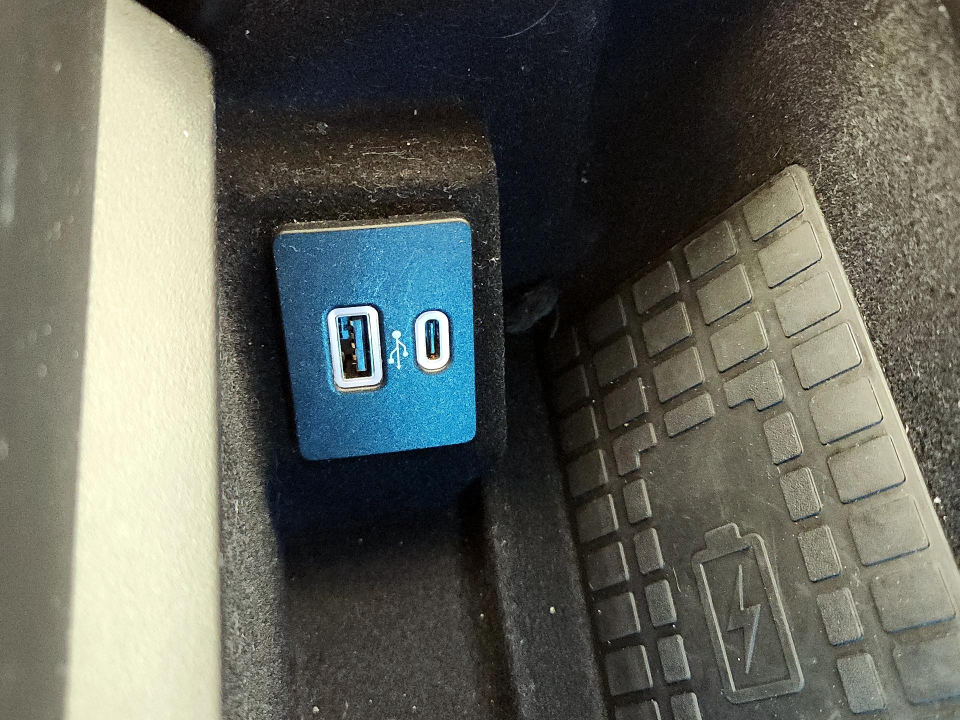 Thumbnail: 2021 Lincoln Navigator L - 19