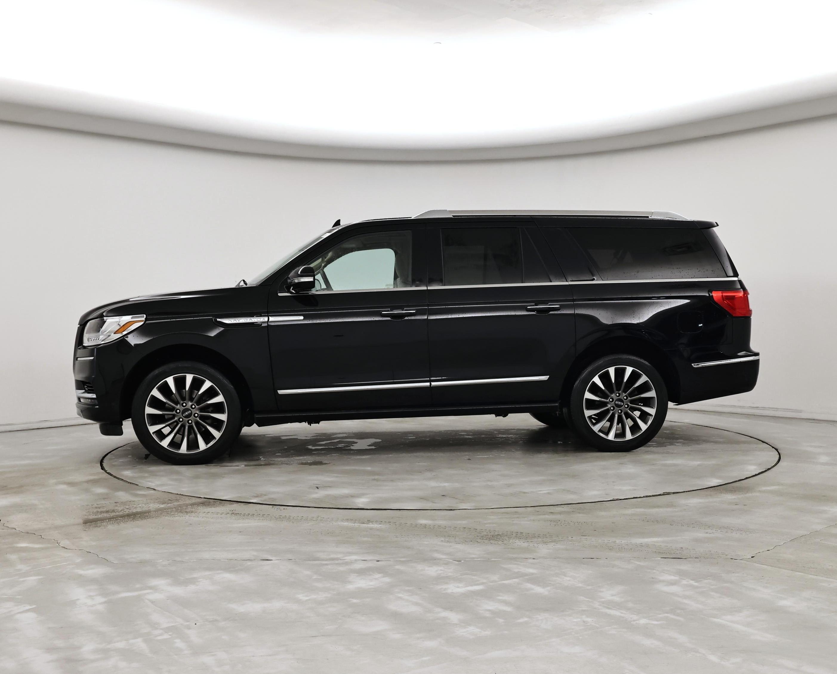 Thumbnail: 2021 Lincoln Navigator L - 3