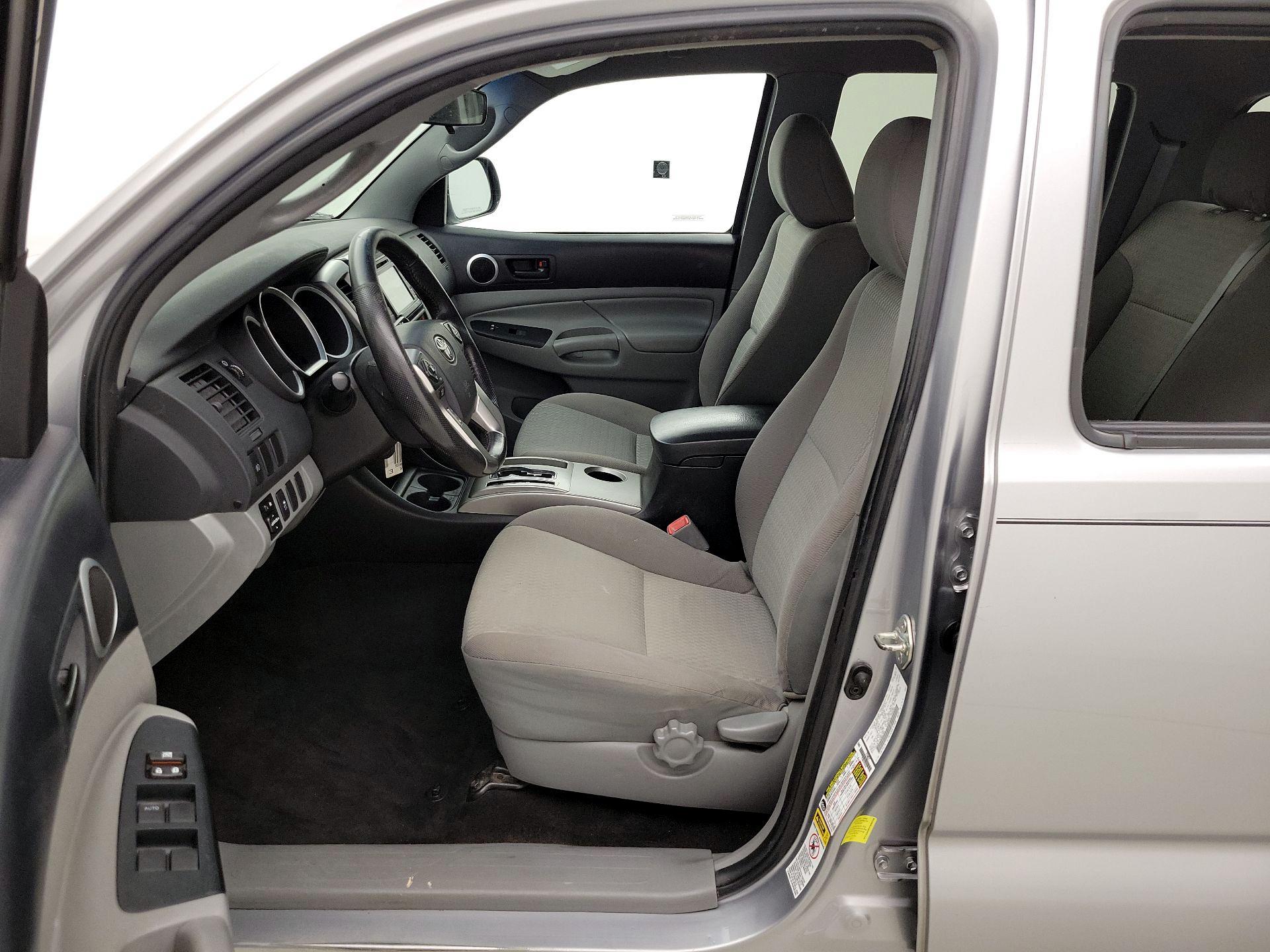 Thumbnail: 2015 Toyota Tacoma - 11