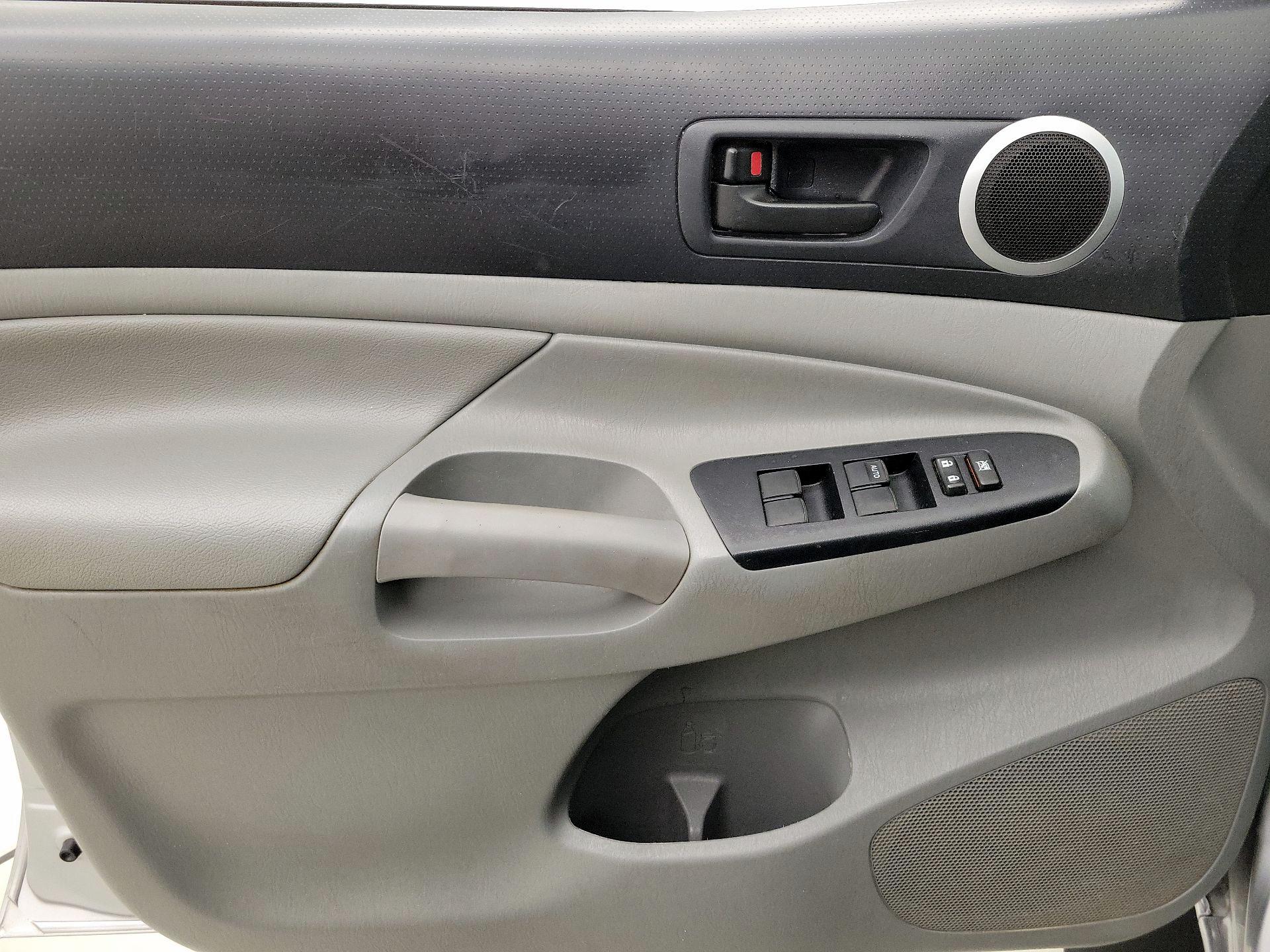 Thumbnail: 2015 Toyota Tacoma - 12