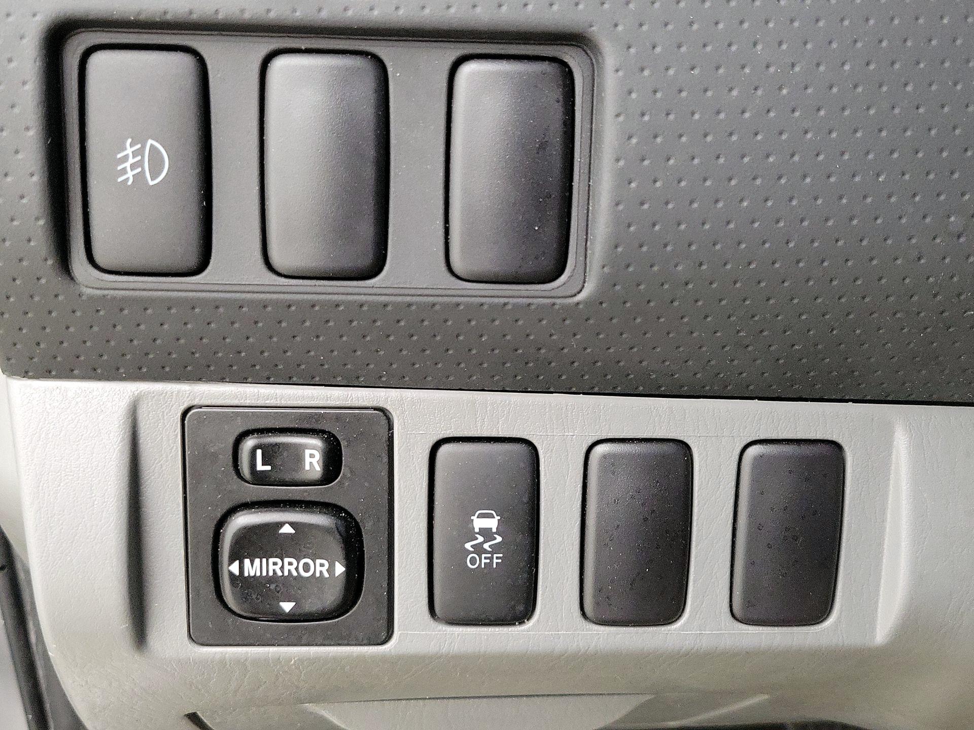 Thumbnail: 2015 Toyota Tacoma - 13