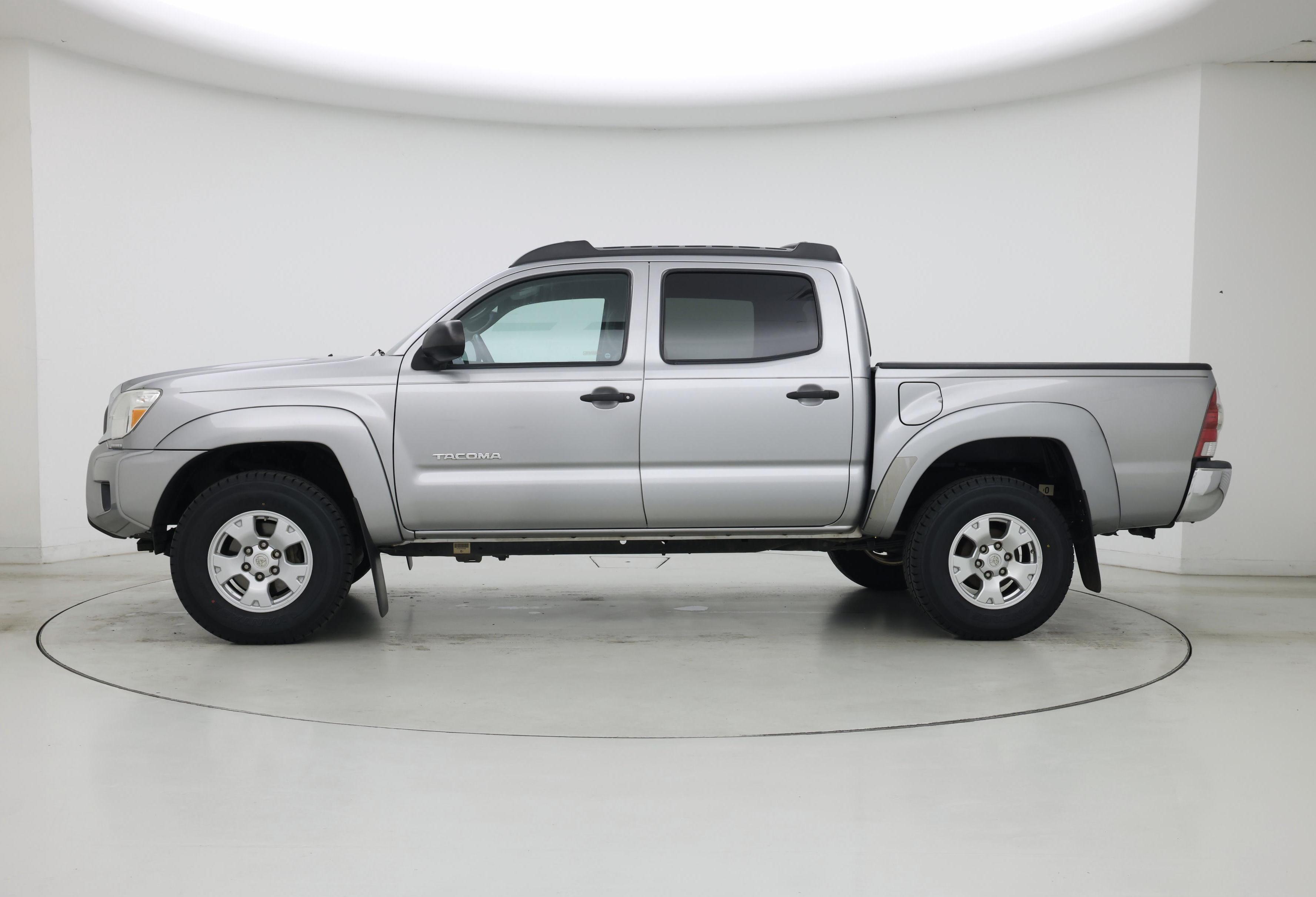 Thumbnail: 2015 Toyota Tacoma - 3