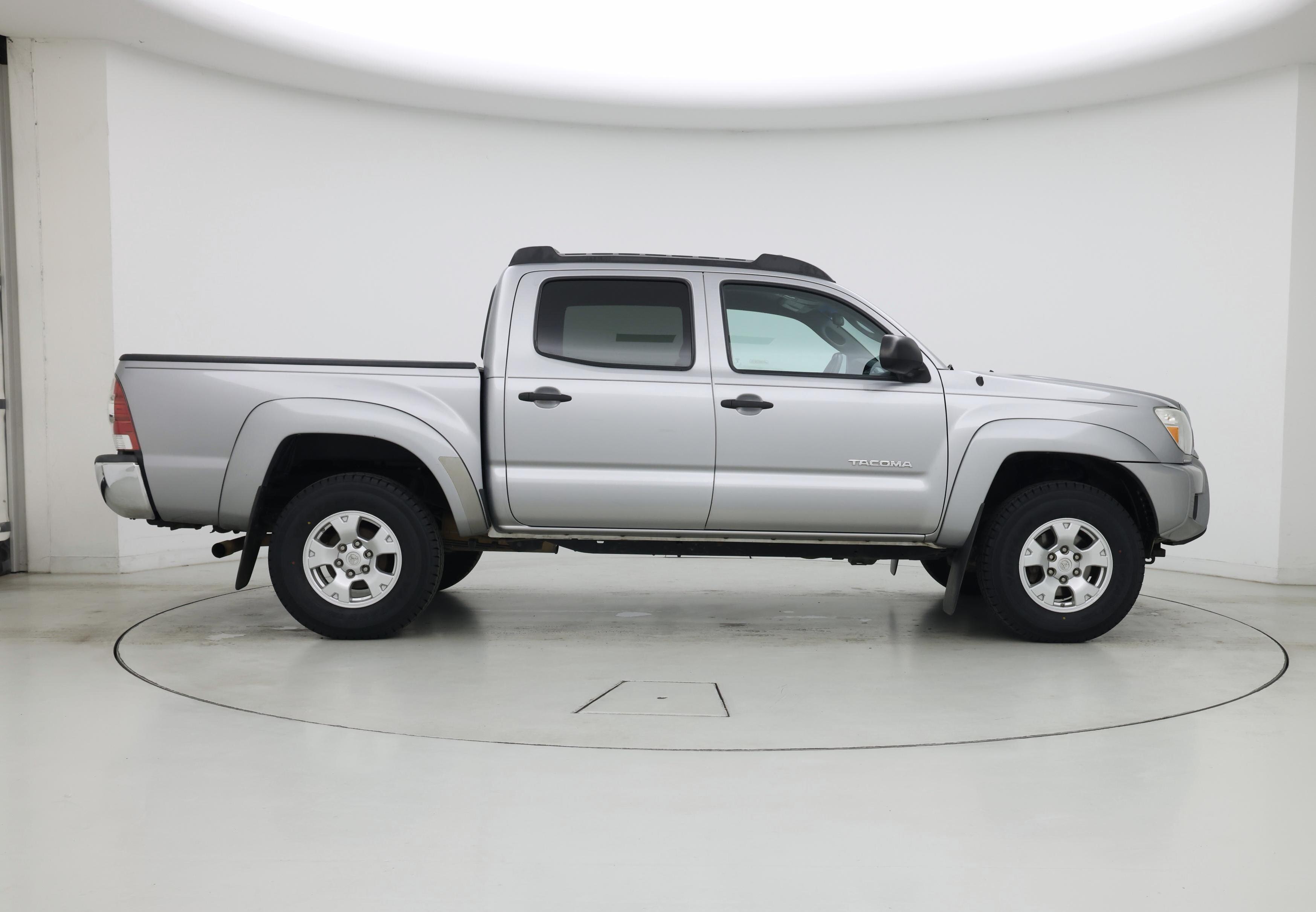 Thumbnail: 2015 Toyota Tacoma - 7