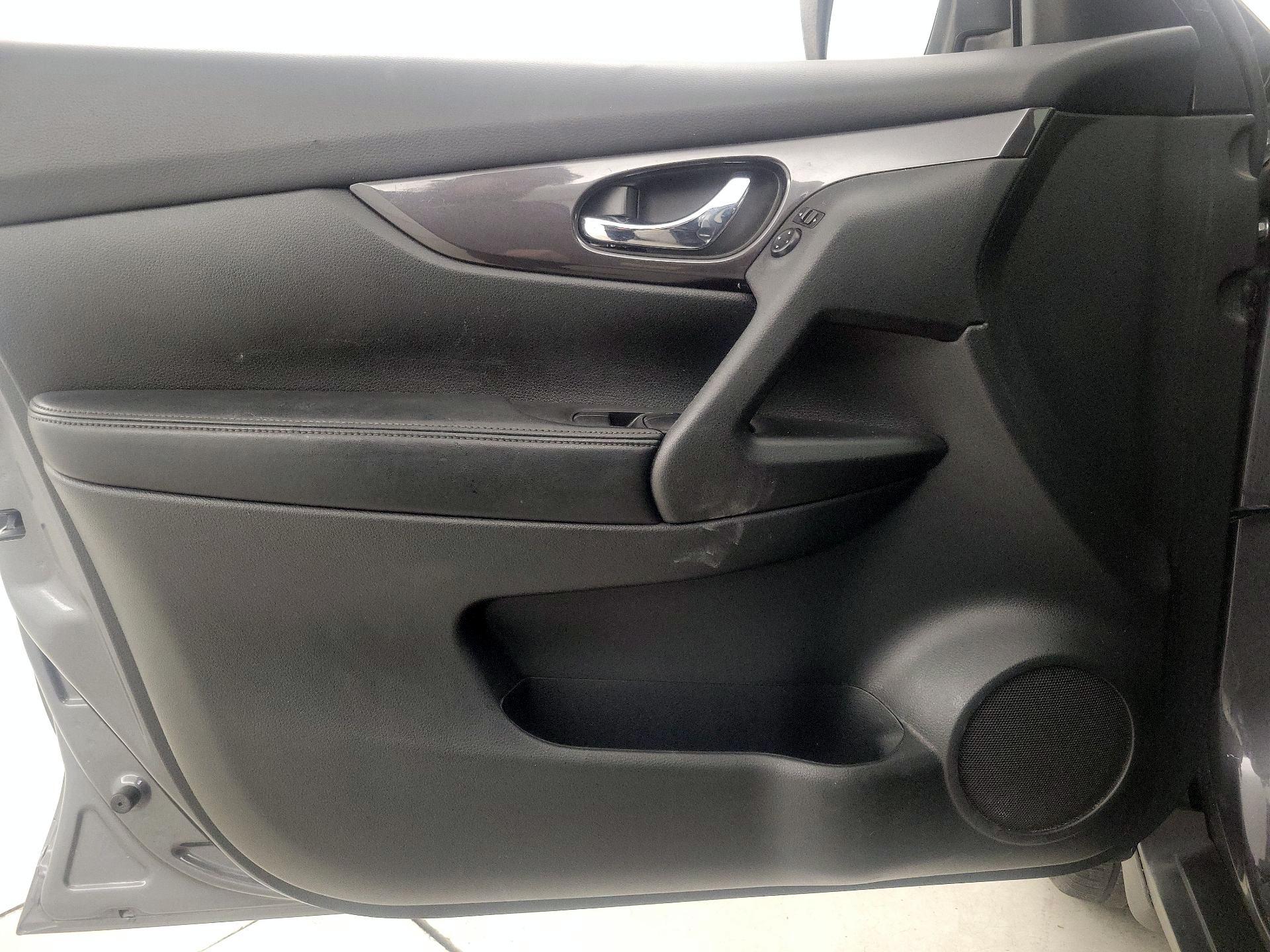 Thumbnail: 2019 Nissan Rogue - 12