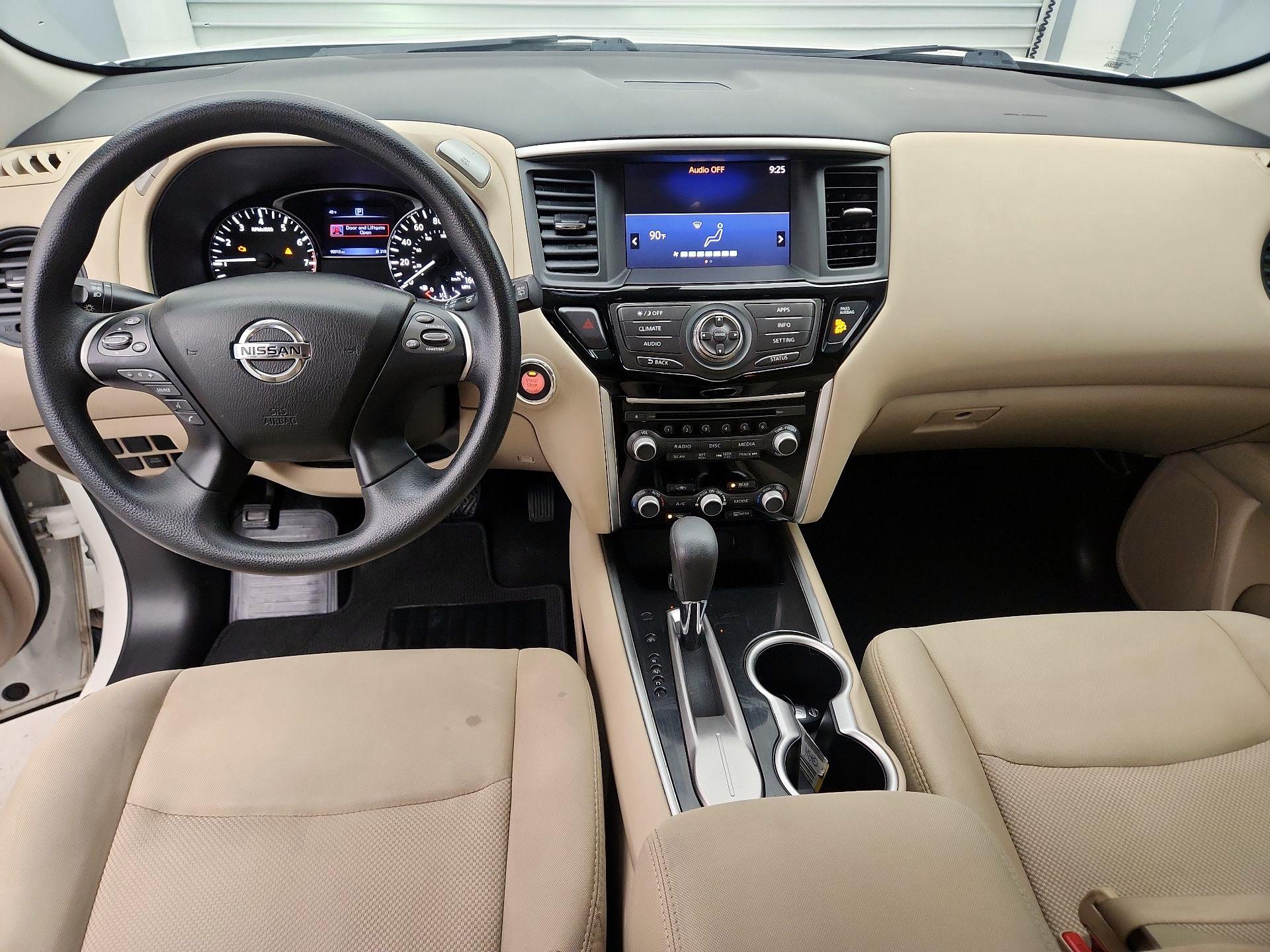 Thumbnail: 2017 Nissan Pathfinder - 9