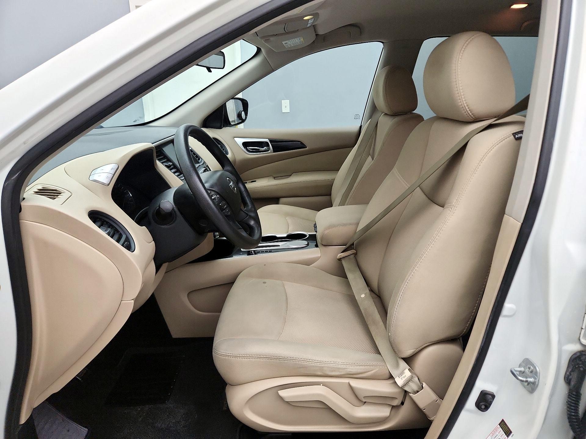 Thumbnail: 2017 Nissan Pathfinder - 11