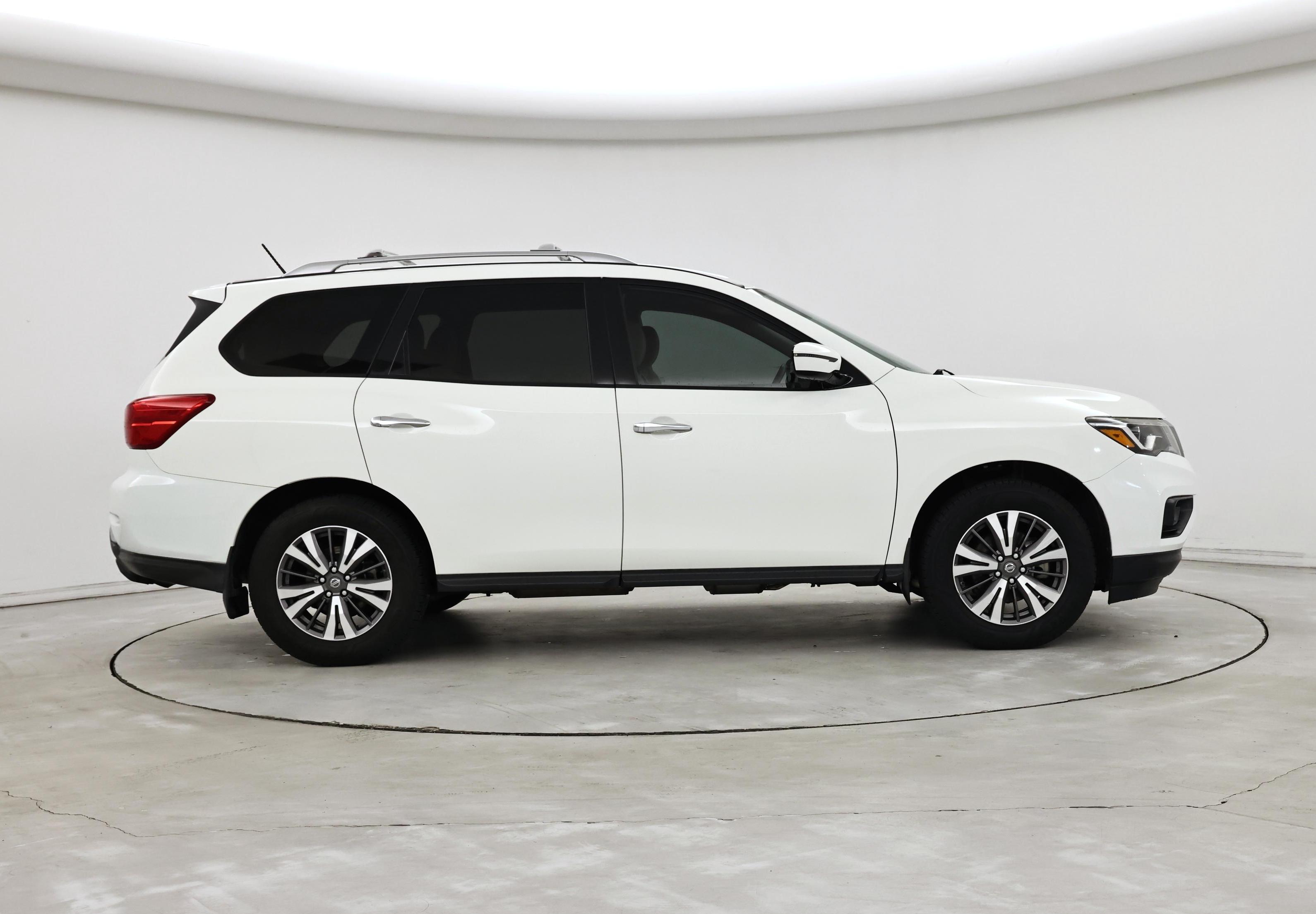 Thumbnail: 2017 Nissan Pathfinder - 7