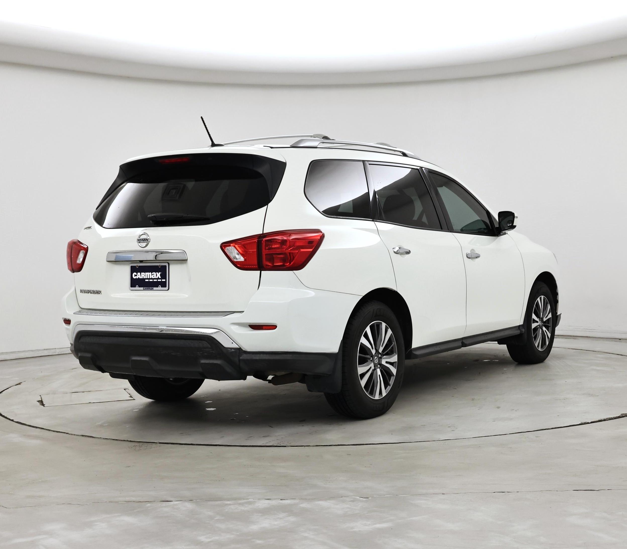 Thumbnail: 2017 Nissan Pathfinder - 8