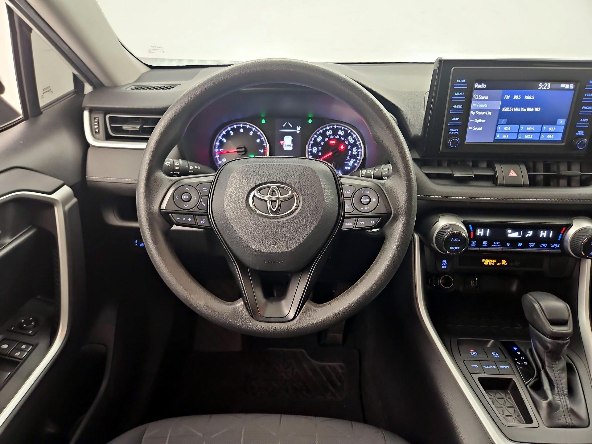 Thumbnail: 2019 Toyota RAV4 - 10