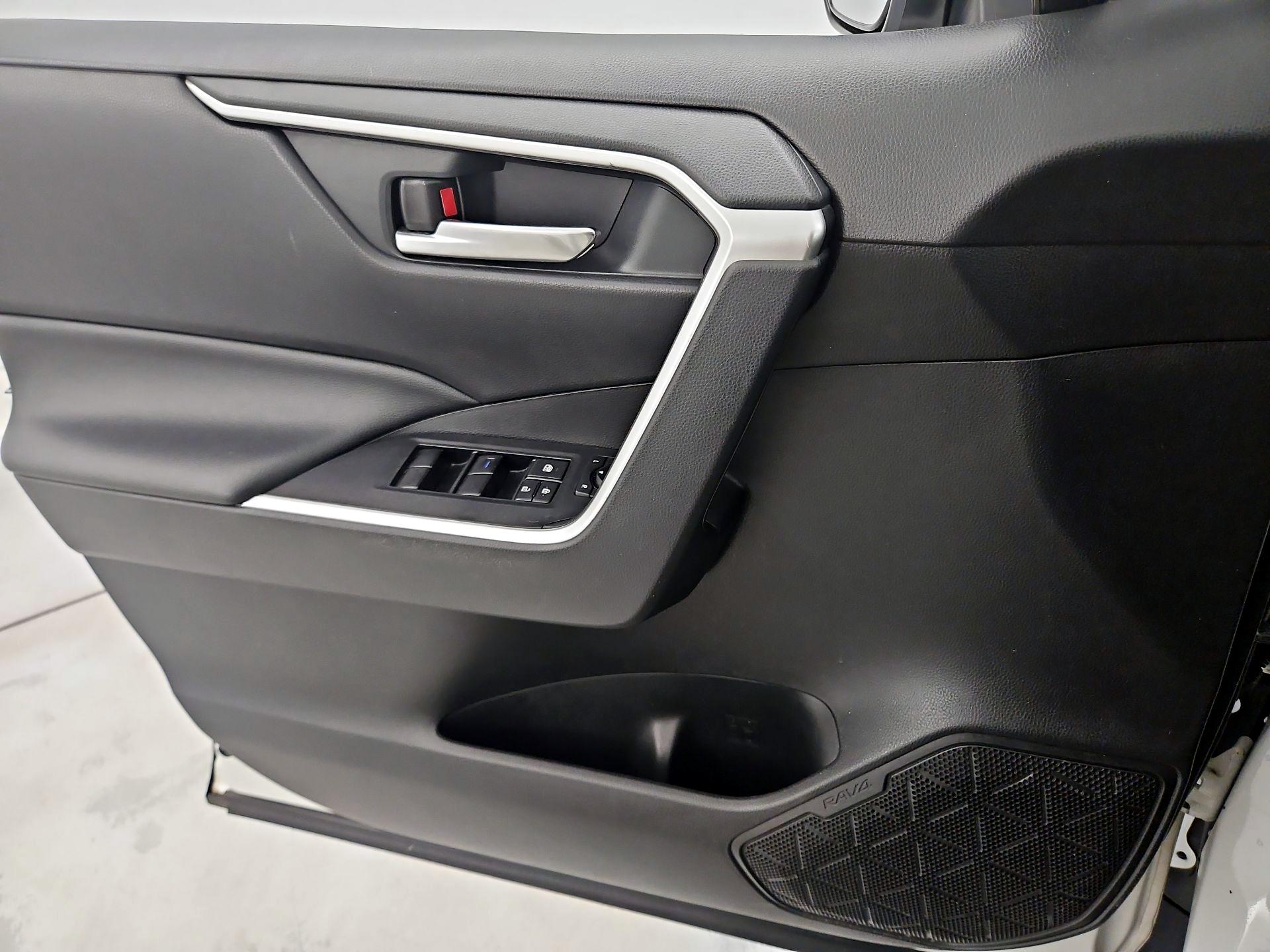 Thumbnail: 2019 Toyota RAV4 - 12