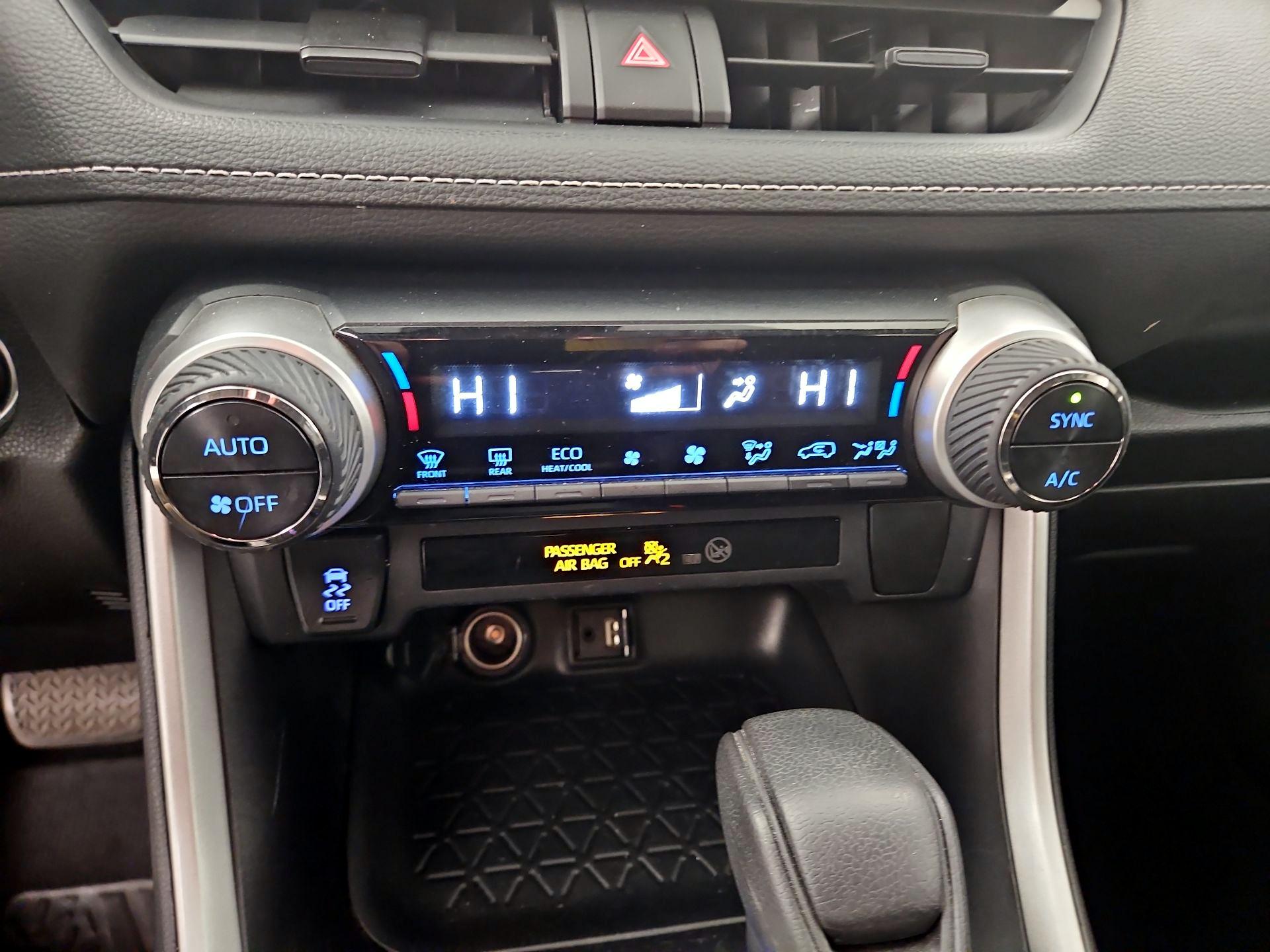 Thumbnail: 2019 Toyota RAV4 - 16