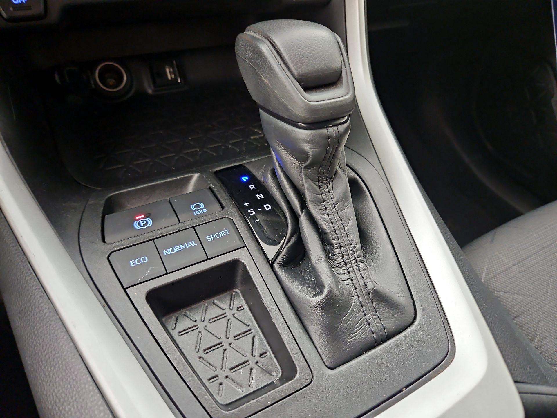 Thumbnail: 2019 Toyota RAV4 - 17