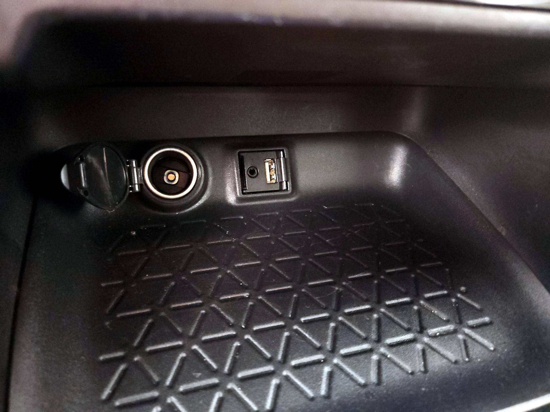 Thumbnail: 2019 Toyota RAV4 - 18