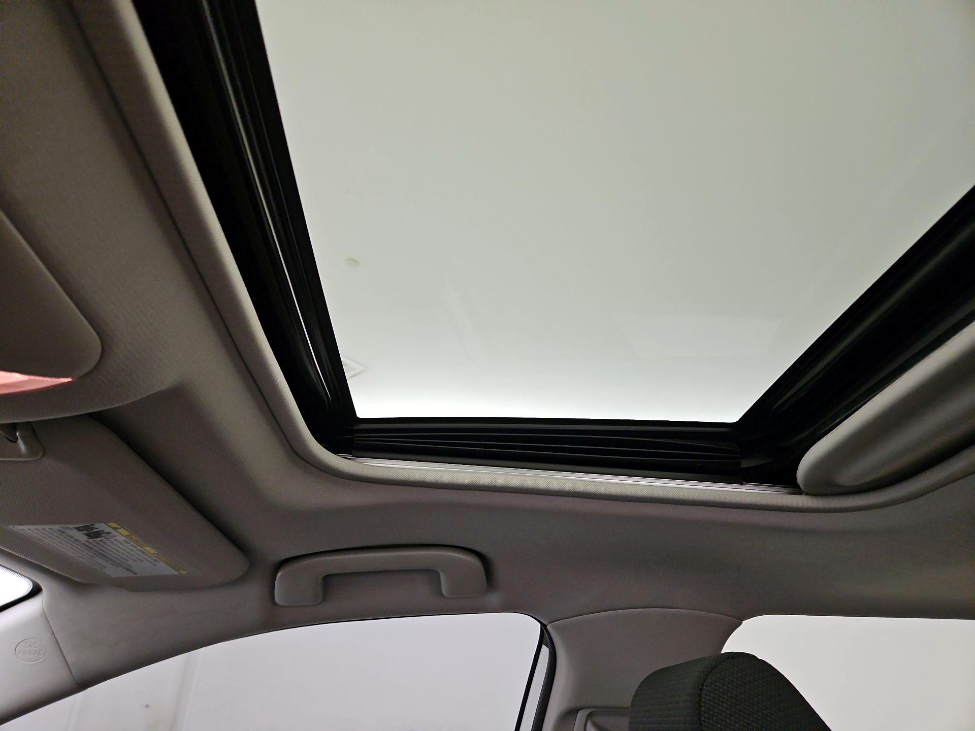 Thumbnail: 2019 Toyota RAV4 - 19