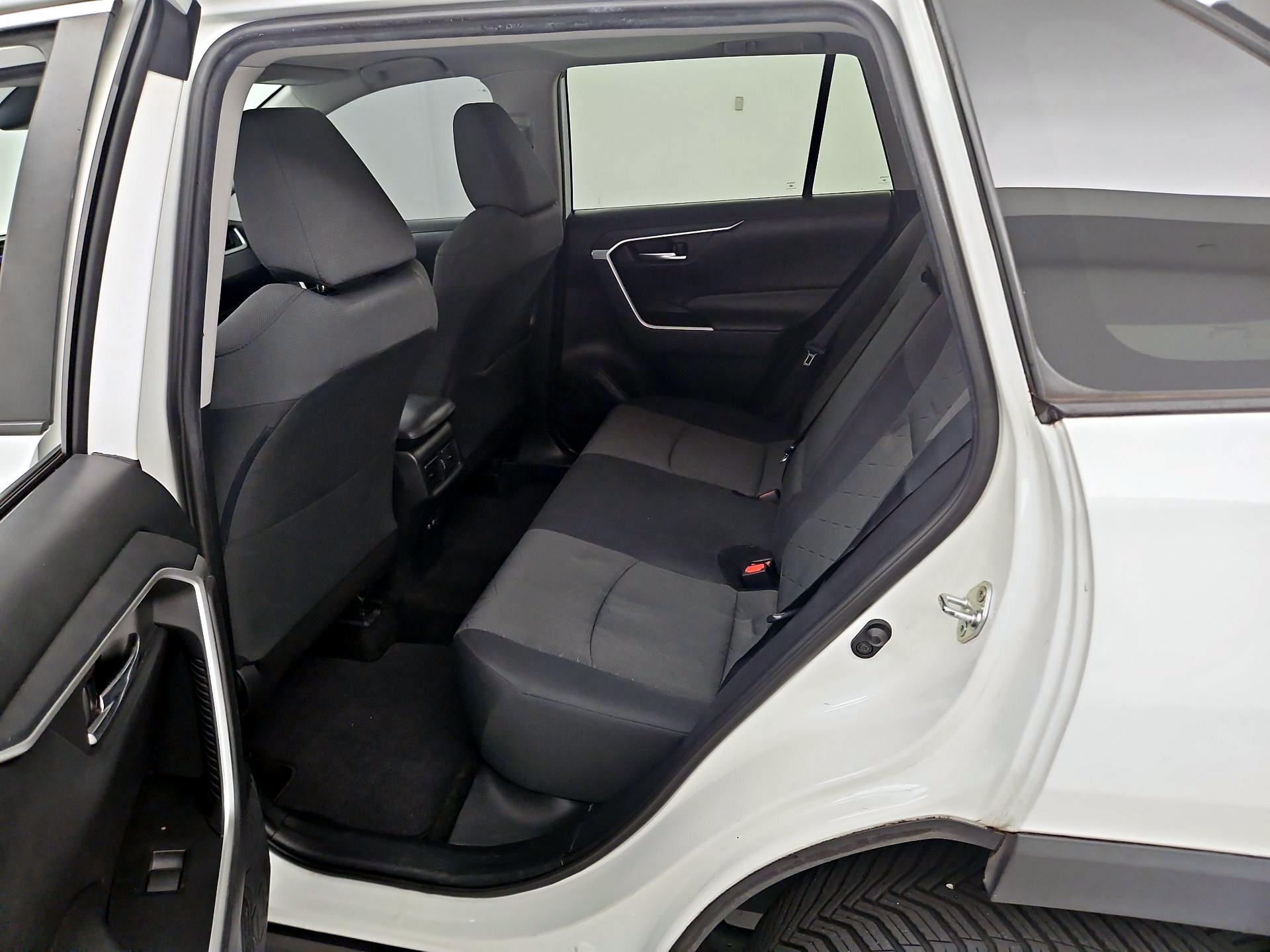 Thumbnail: 2019 Toyota RAV4 - 20