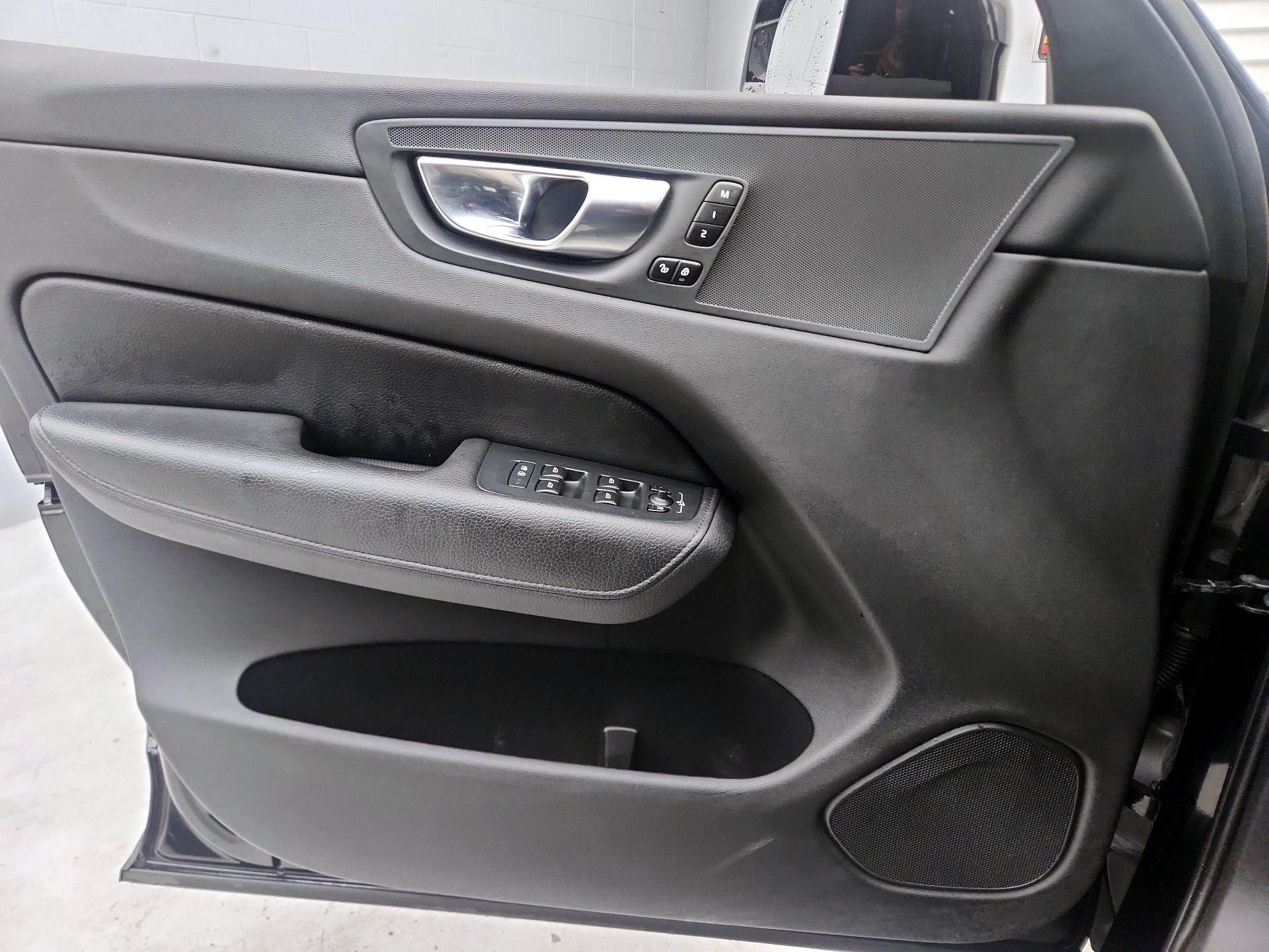 Thumbnail: 2021 Volvo XC60 - 12