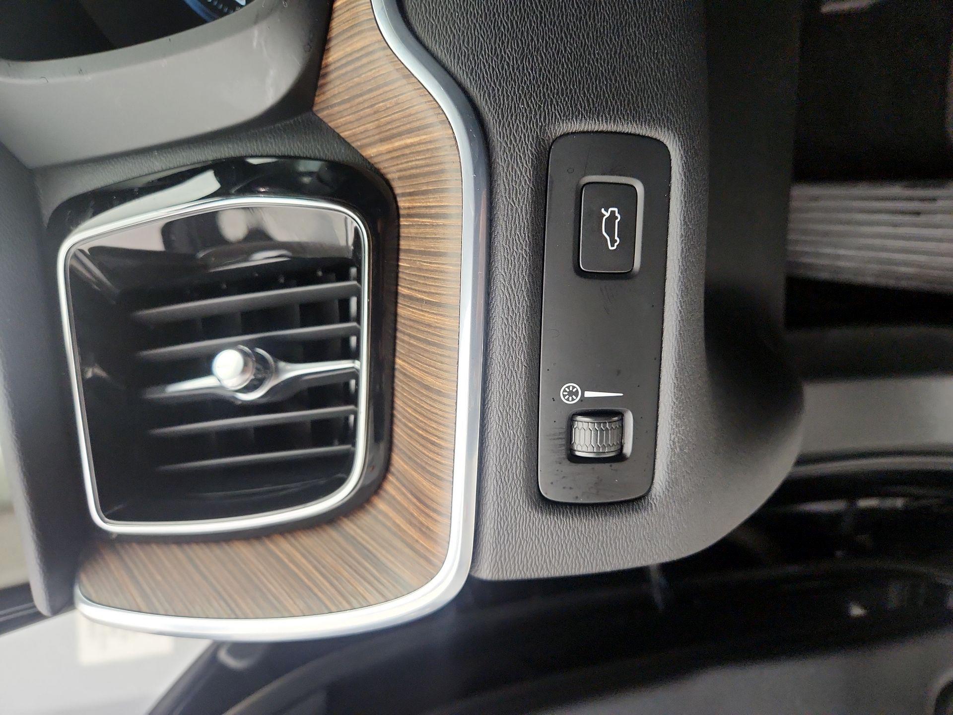 Thumbnail: 2021 Volvo XC60 - 13