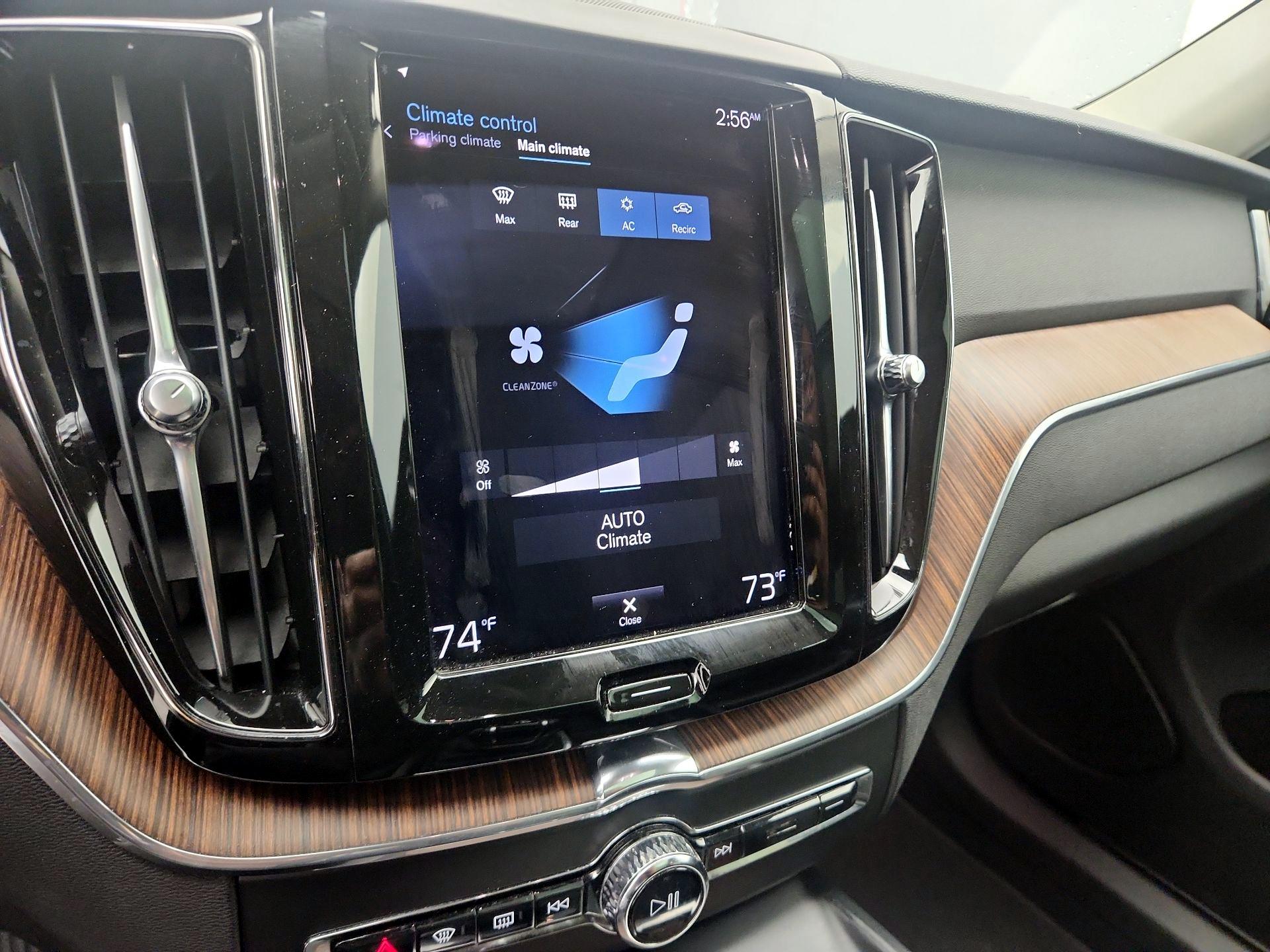 Thumbnail: 2021 Volvo XC60 - 16