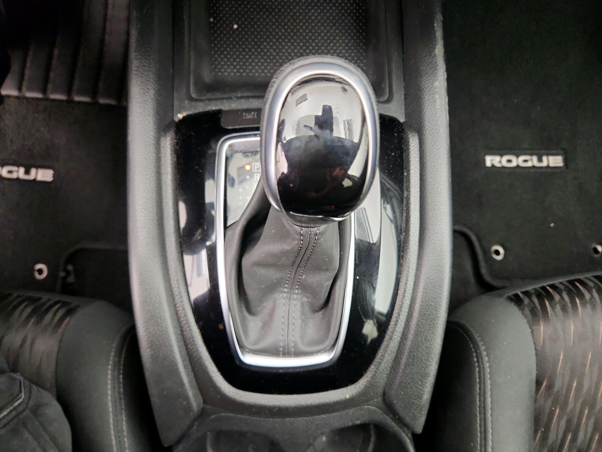 Thumbnail: 2020 Nissan Rogue - 17