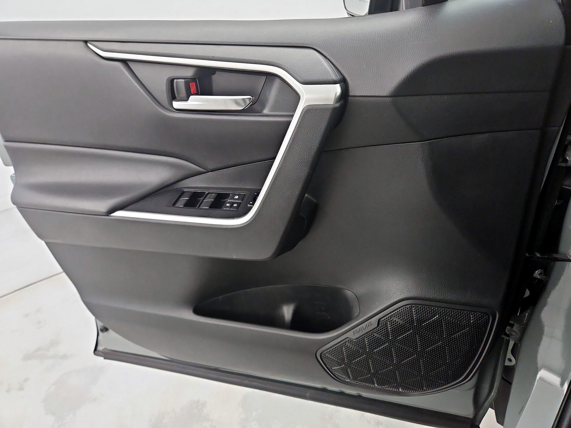 Thumbnail: 2020 Toyota RAV4 - 12