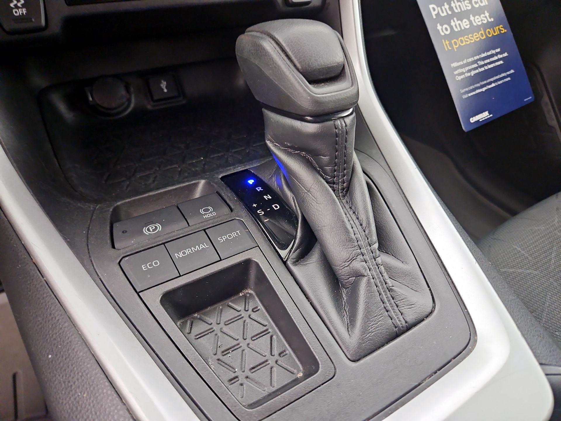 Thumbnail: 2020 Toyota RAV4 - 17