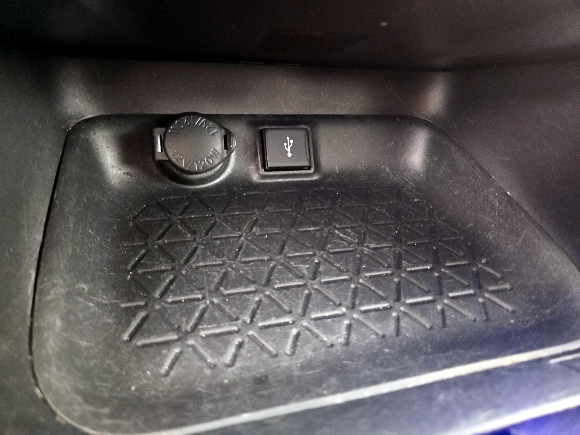 Thumbnail: 2020 Toyota RAV4 - 18