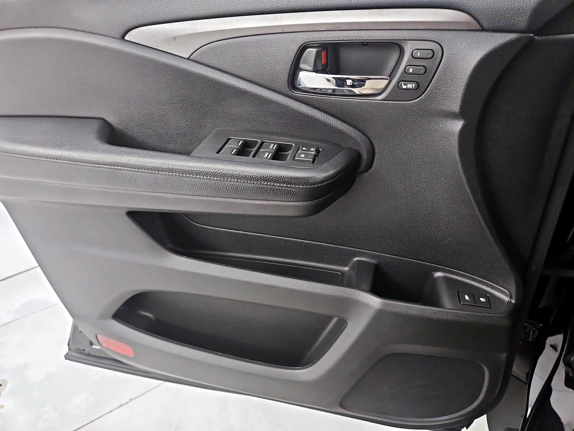 Thumbnail: 2019 Honda Pilot - 12