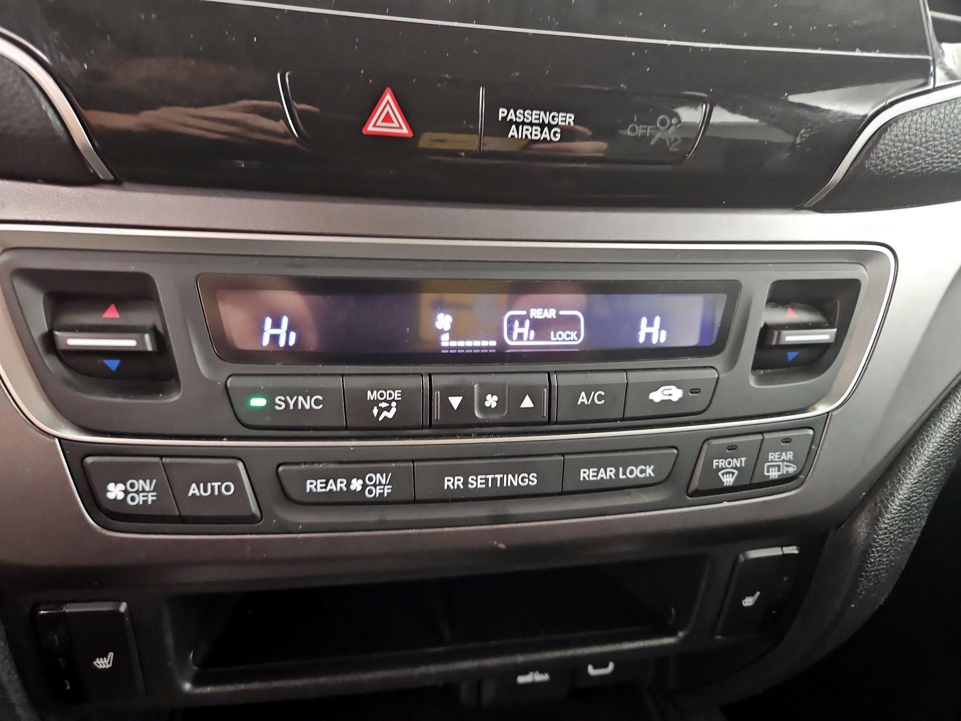 Thumbnail: 2019 Honda Pilot - 16