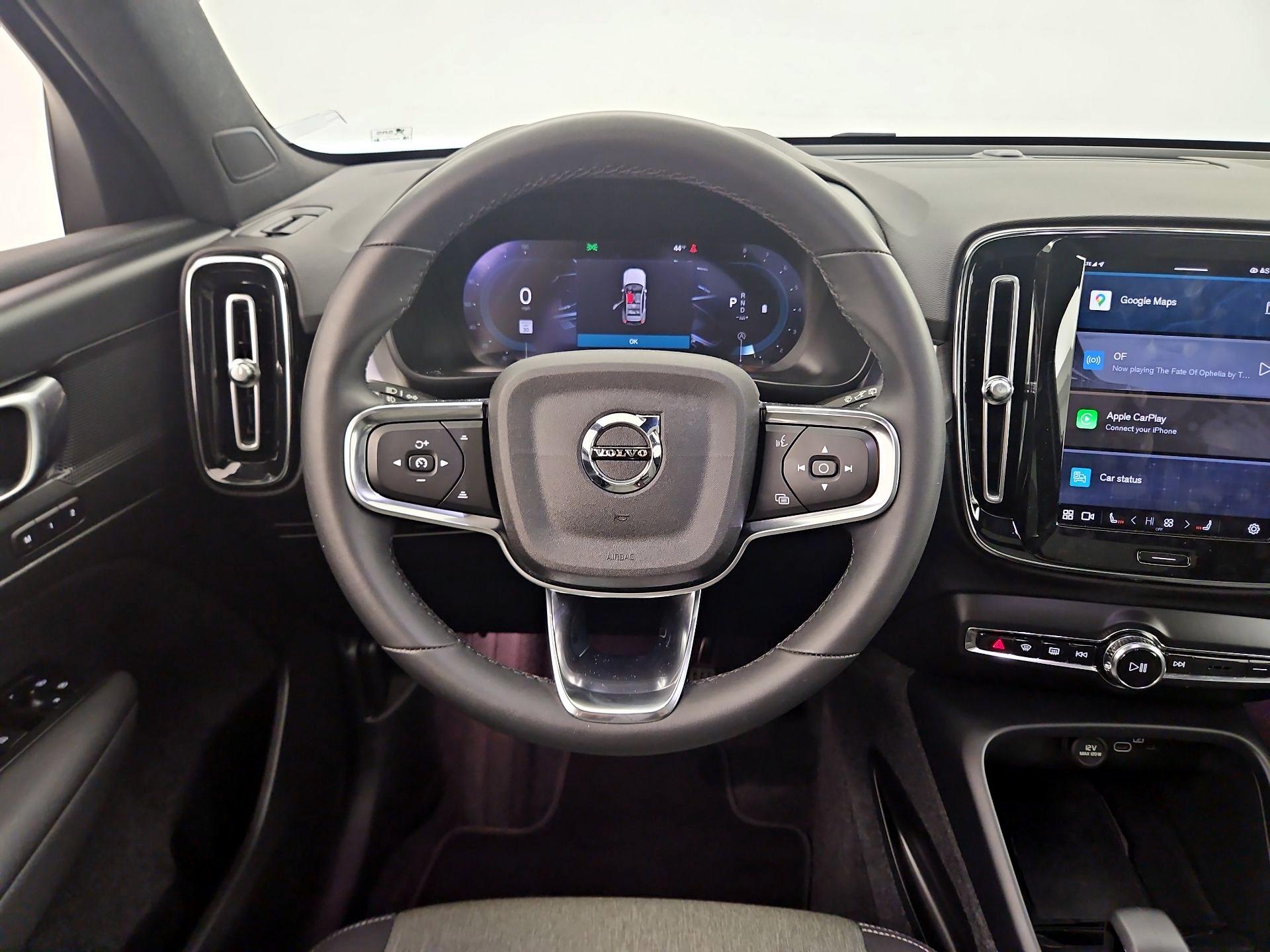 Thumbnail: 2024 Volvo XC40 - 10