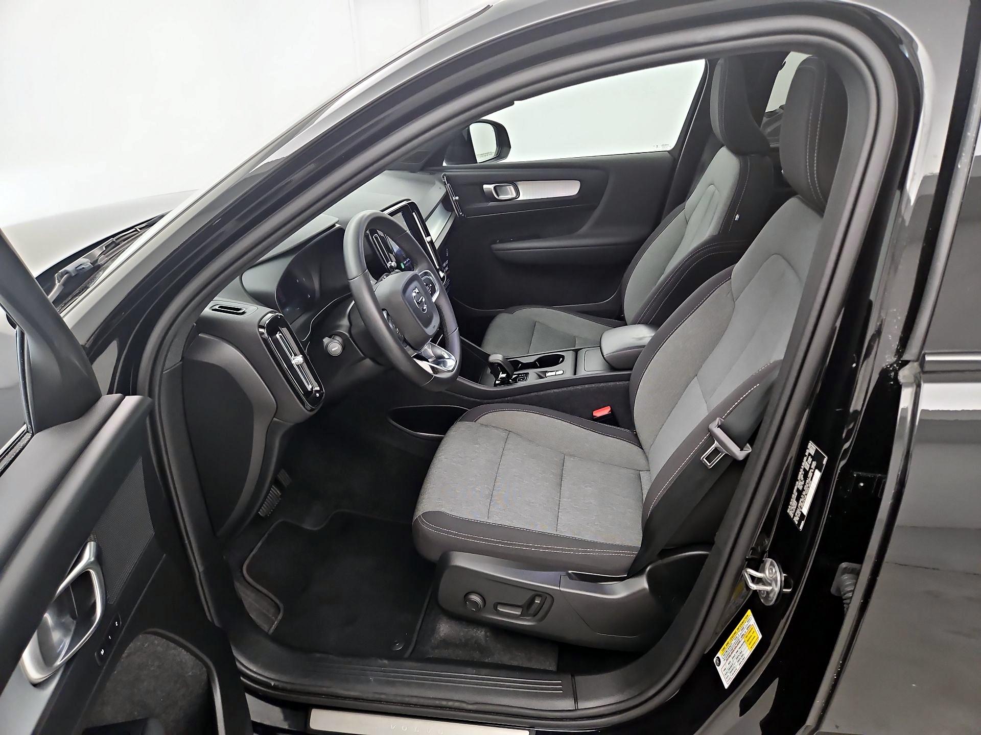 Thumbnail: 2024 Volvo XC40 - 11