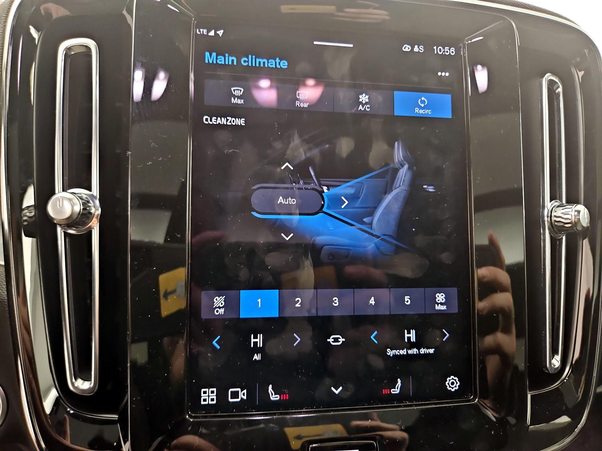 Thumbnail: 2024 Volvo XC40 - 16