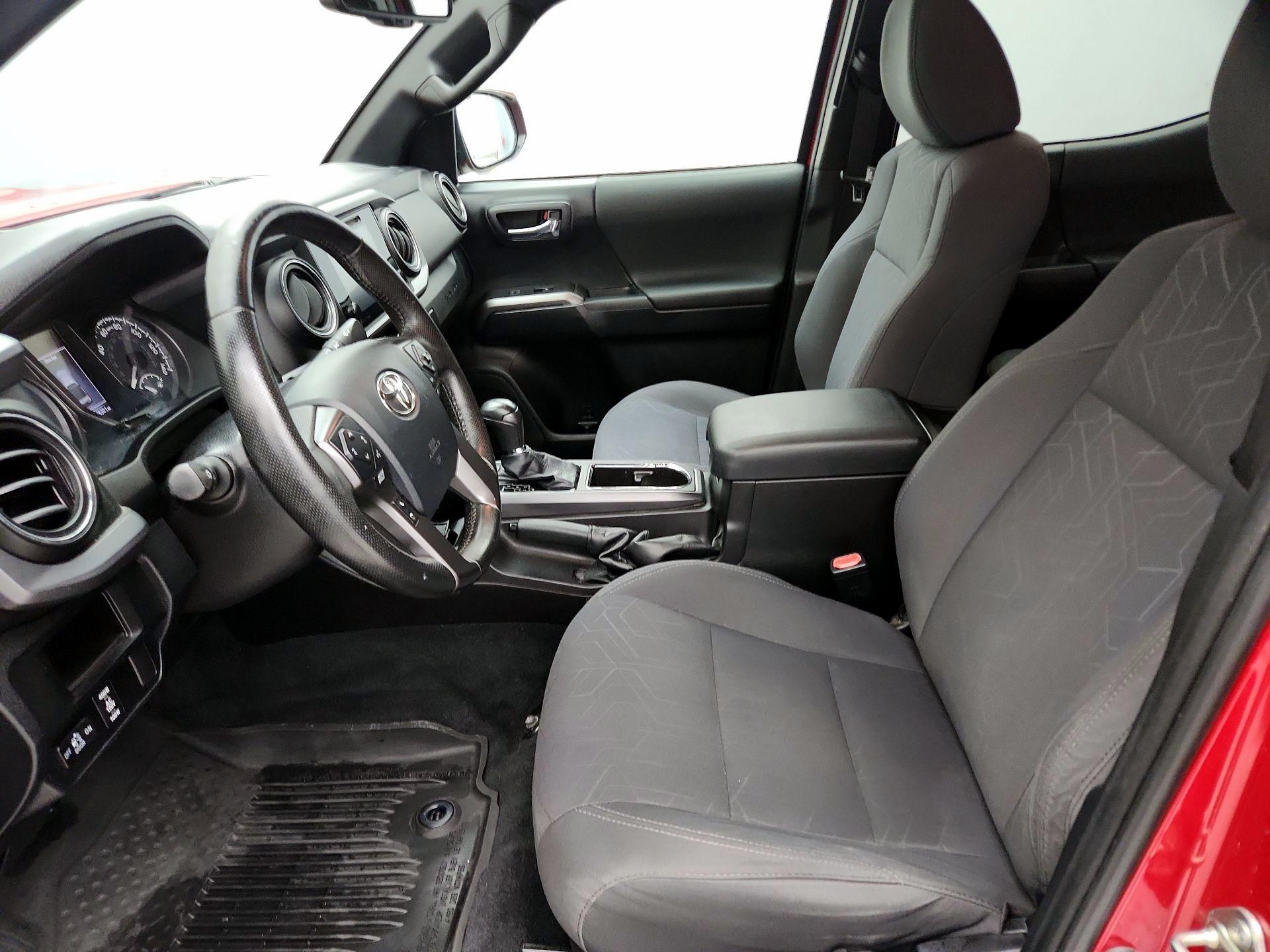 Thumbnail: 2016 Toyota Tacoma - 11