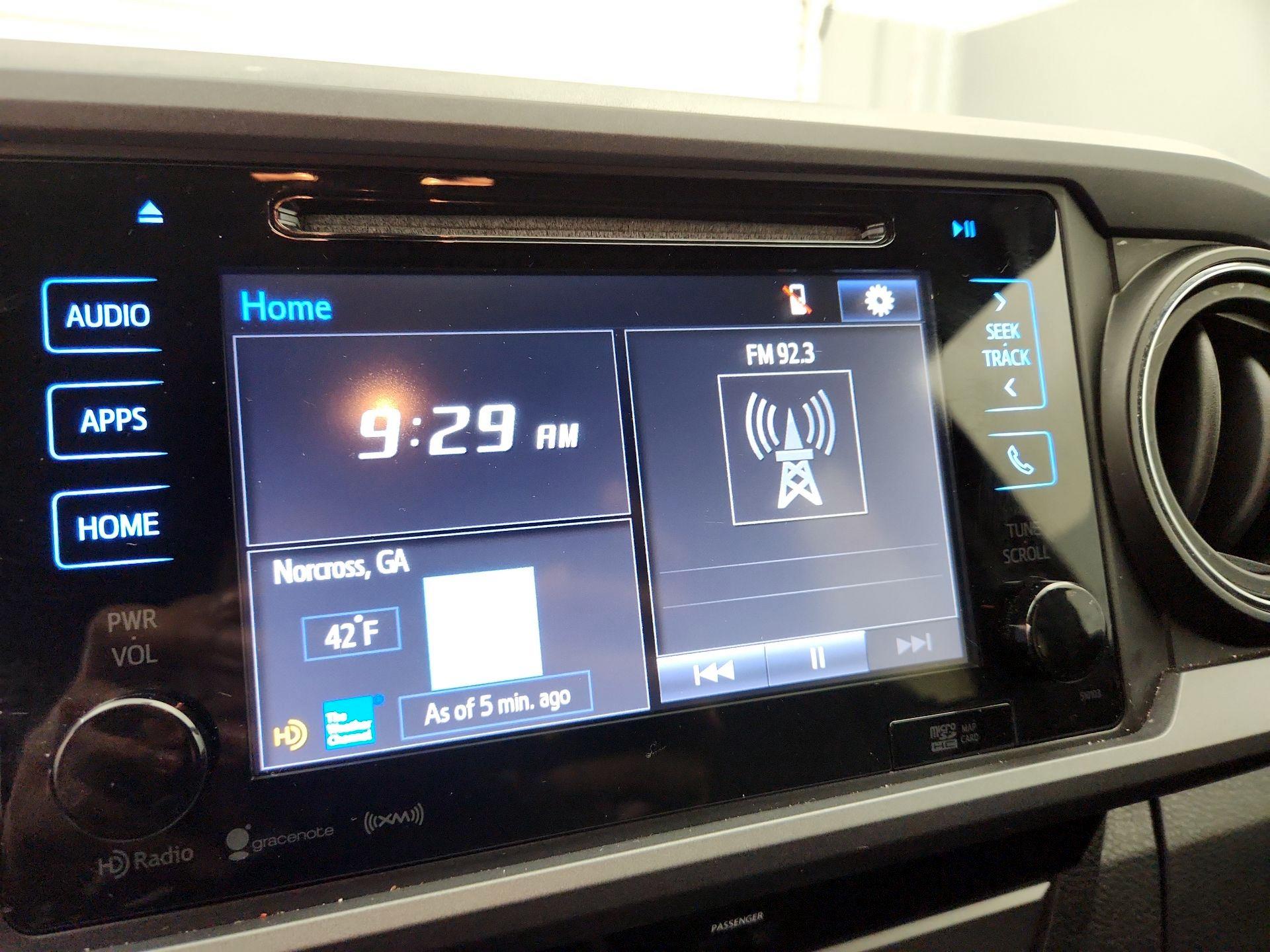 Thumbnail: 2016 Toyota Tacoma - 15