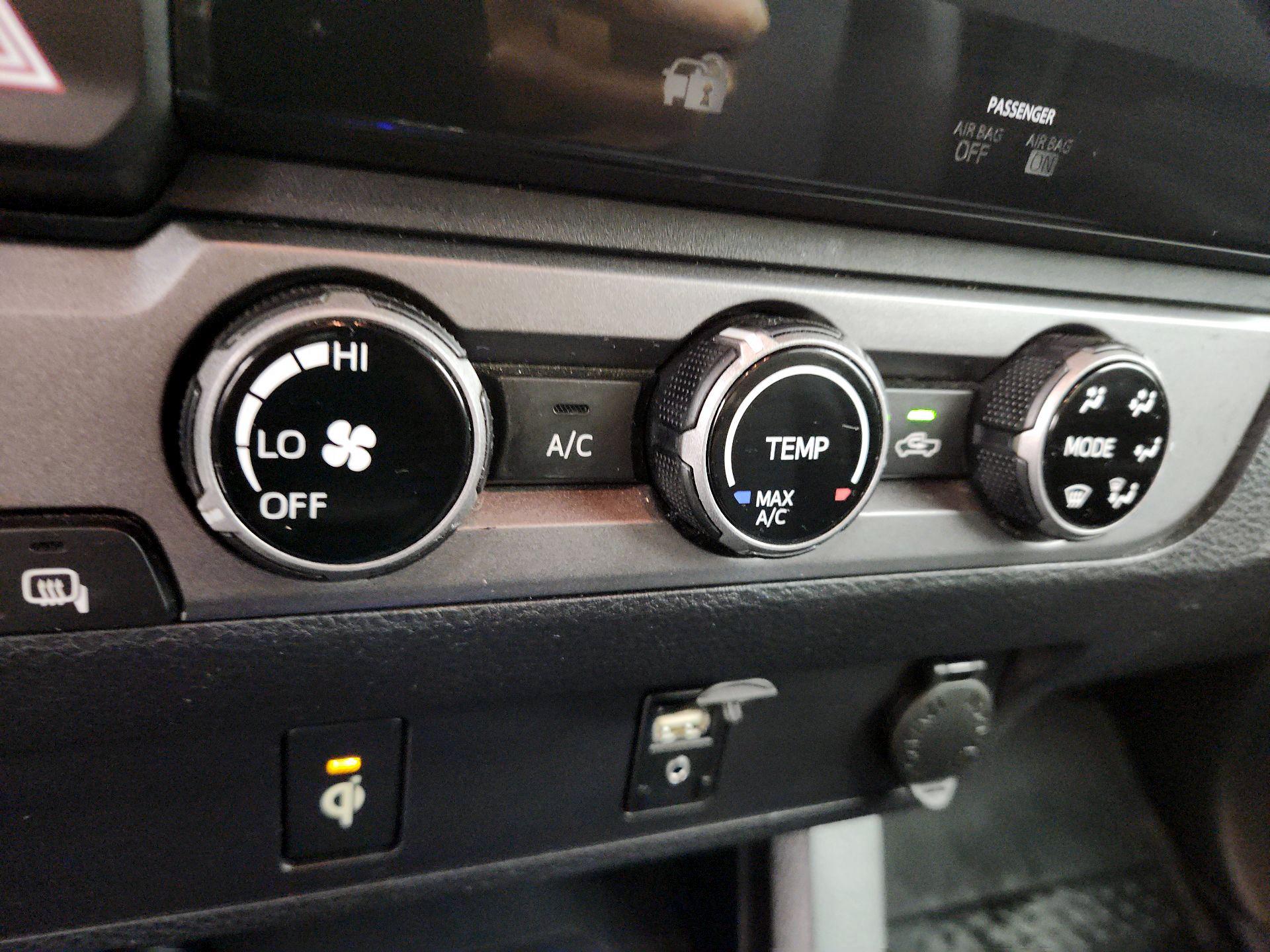 Thumbnail: 2016 Toyota Tacoma - 16