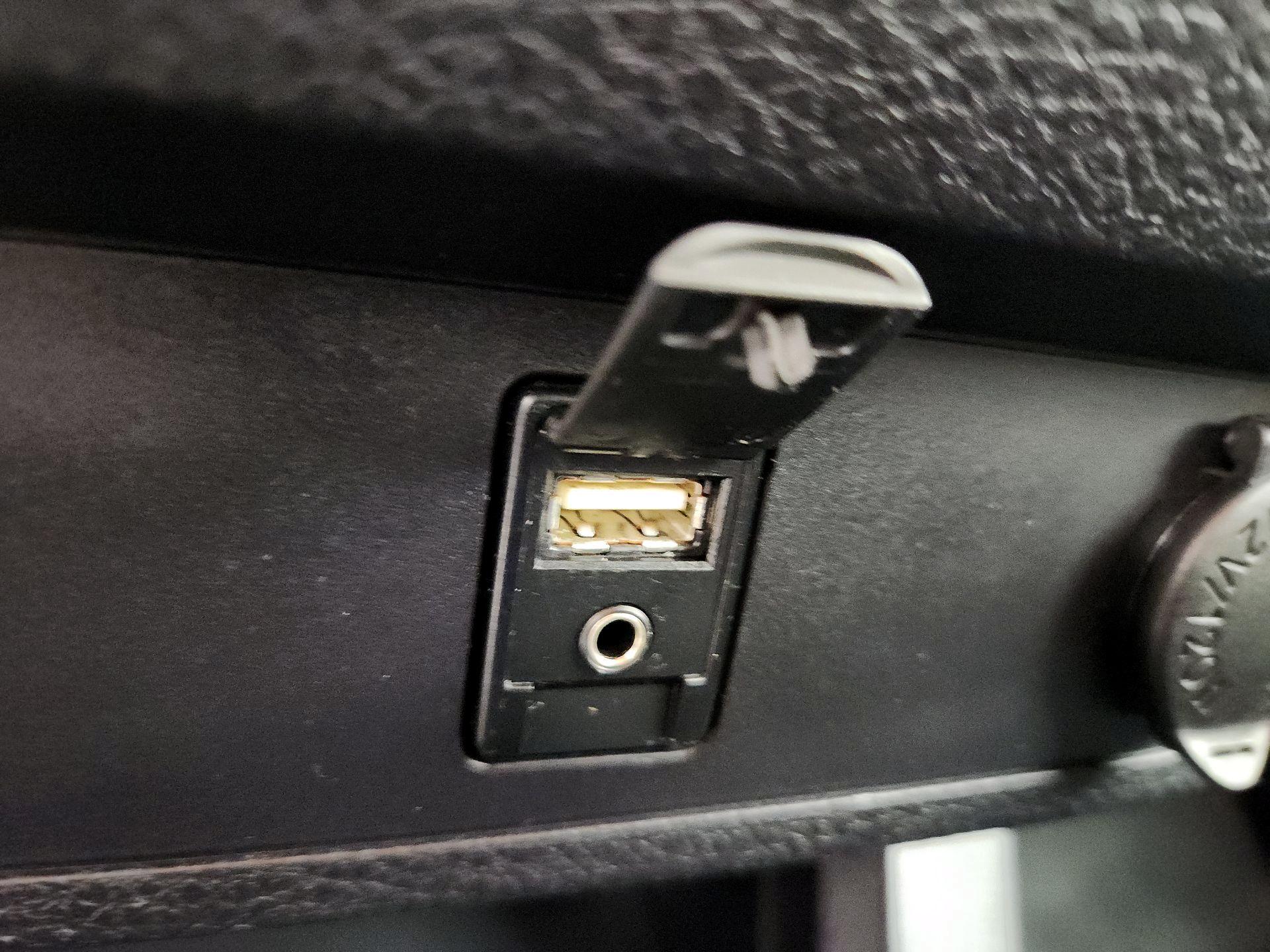 Thumbnail: 2016 Toyota Tacoma - 18