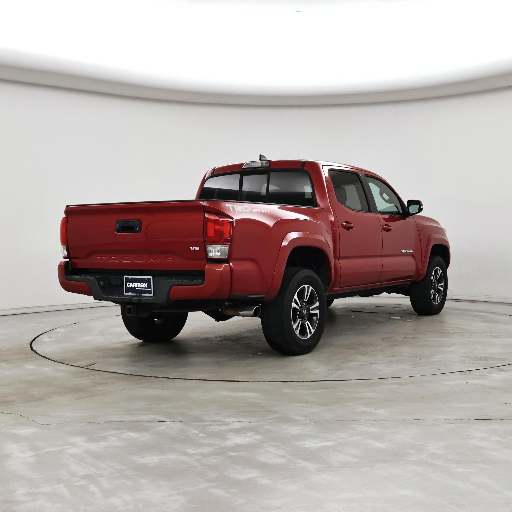 Thumbnail: 2016 Toyota Tacoma - 8