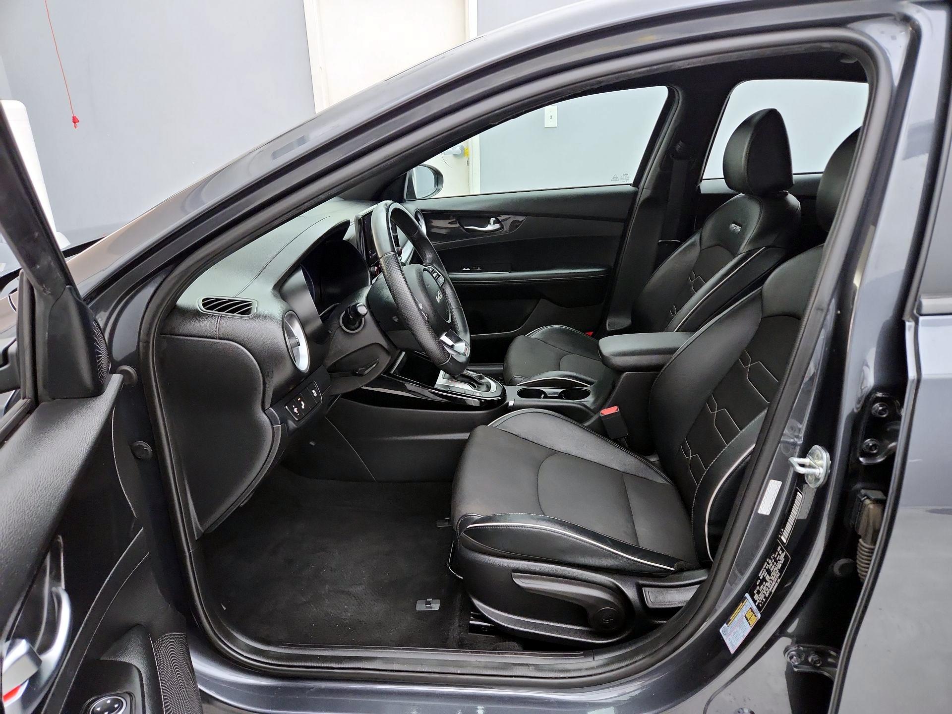 Thumbnail: 2022 Kia Forte - 11