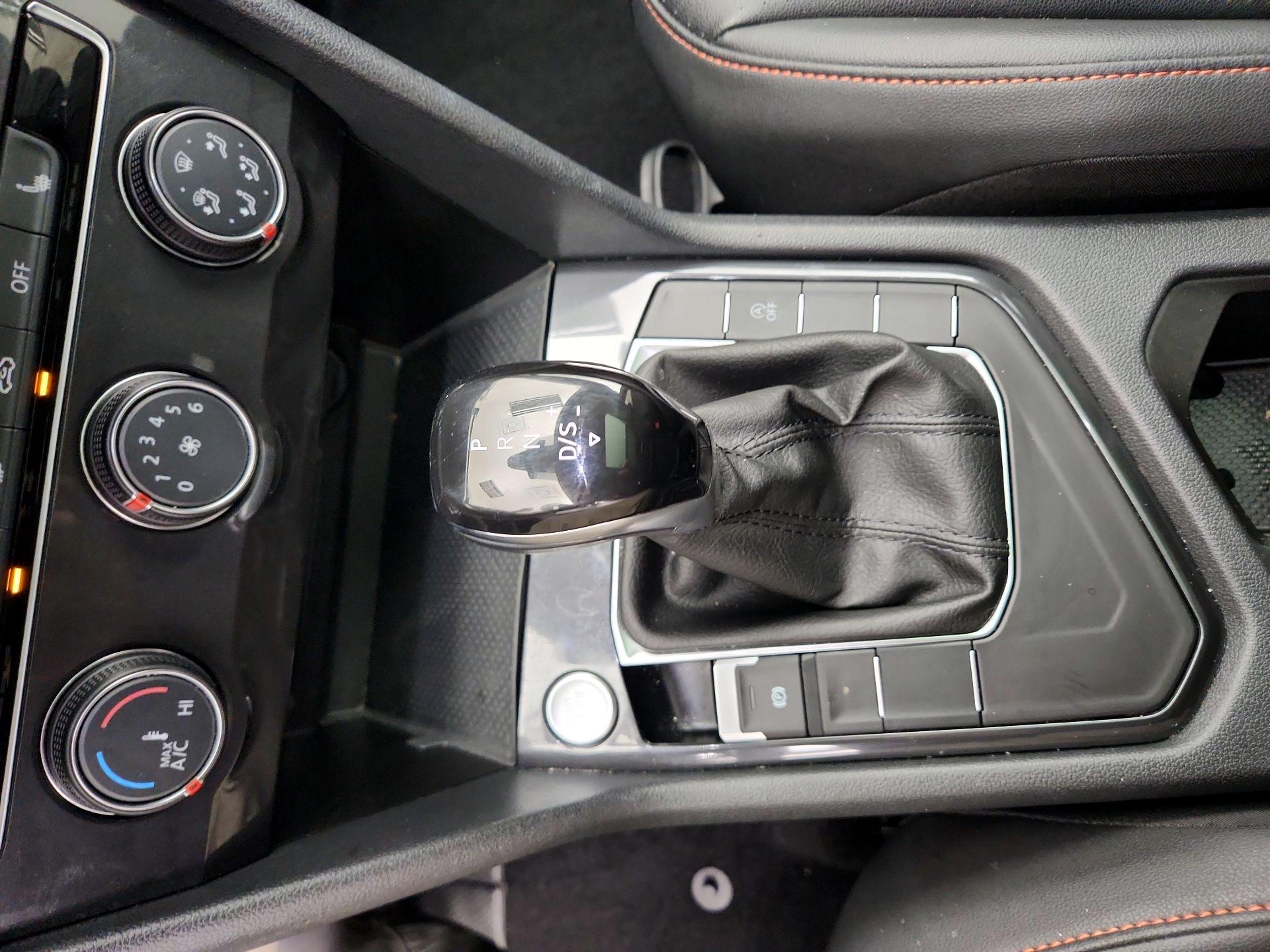 Thumbnail: 2024 Volkswagen Tiguan - 17