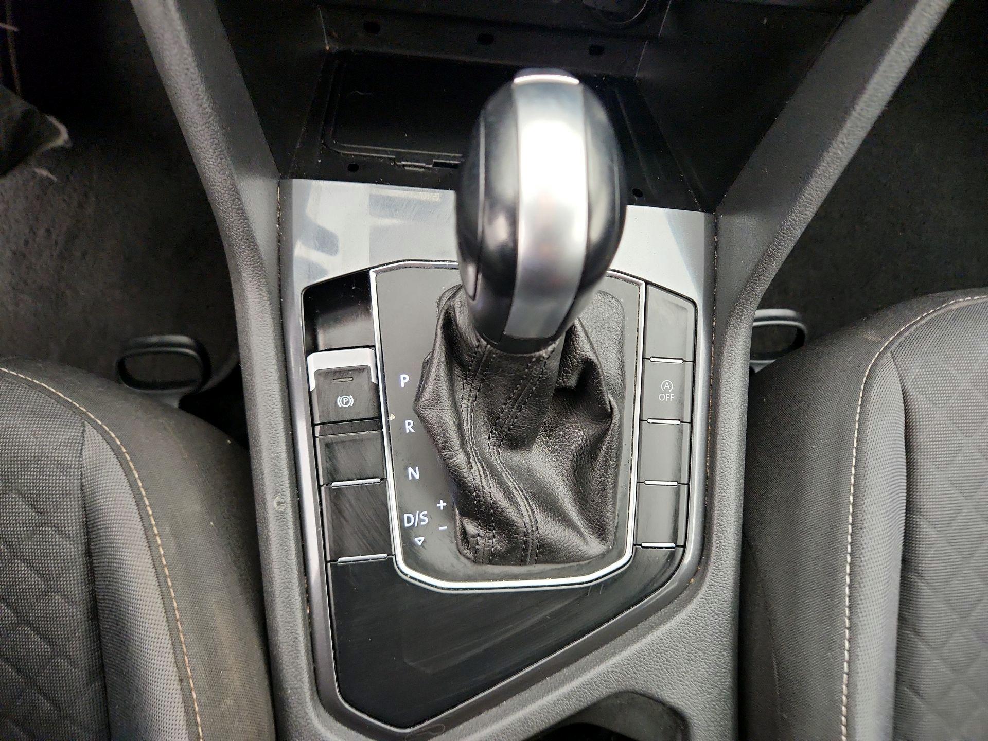 Thumbnail: 2021 Volkswagen Tiguan - 17