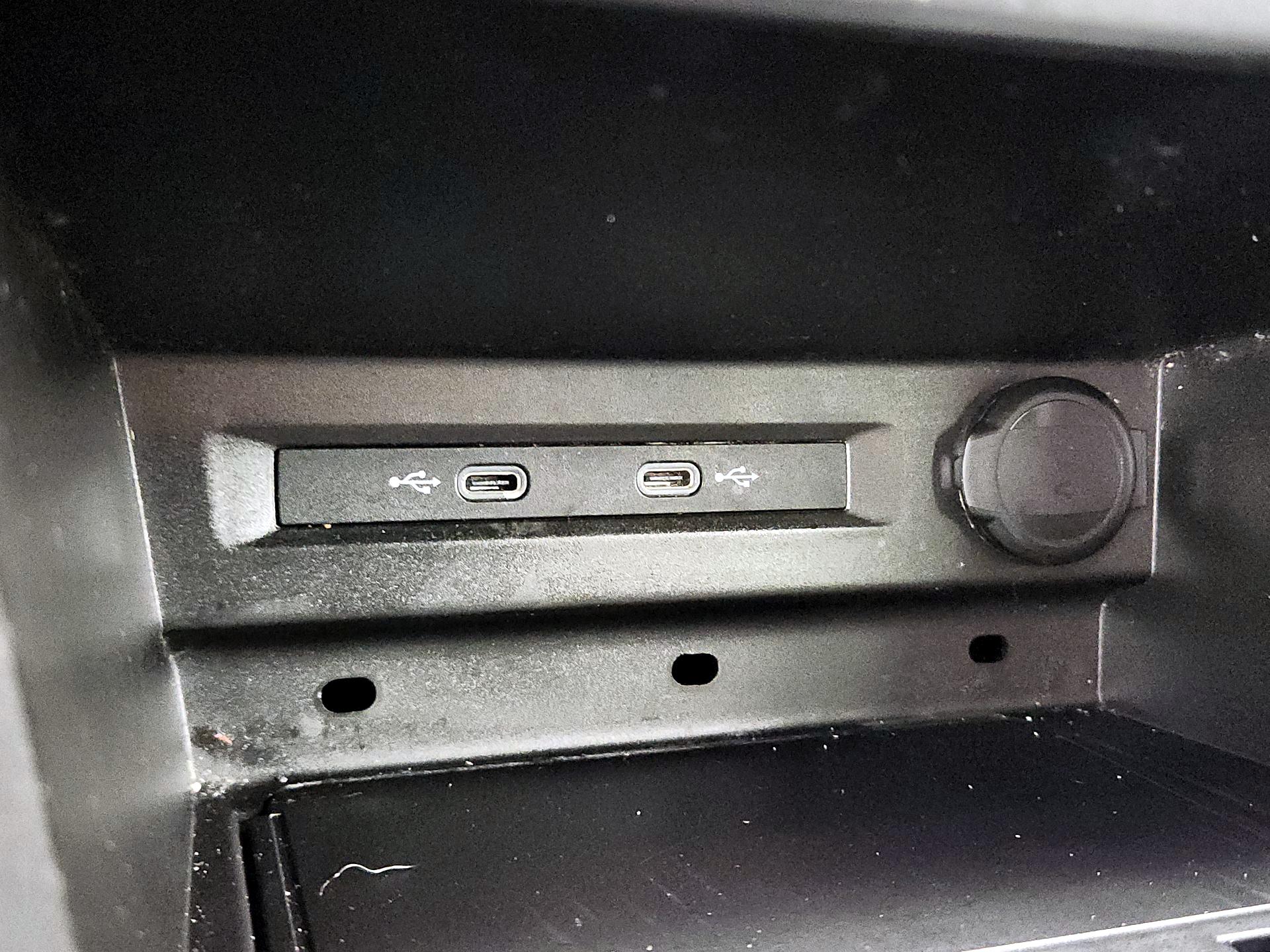 Thumbnail: 2021 Volkswagen Tiguan - 18