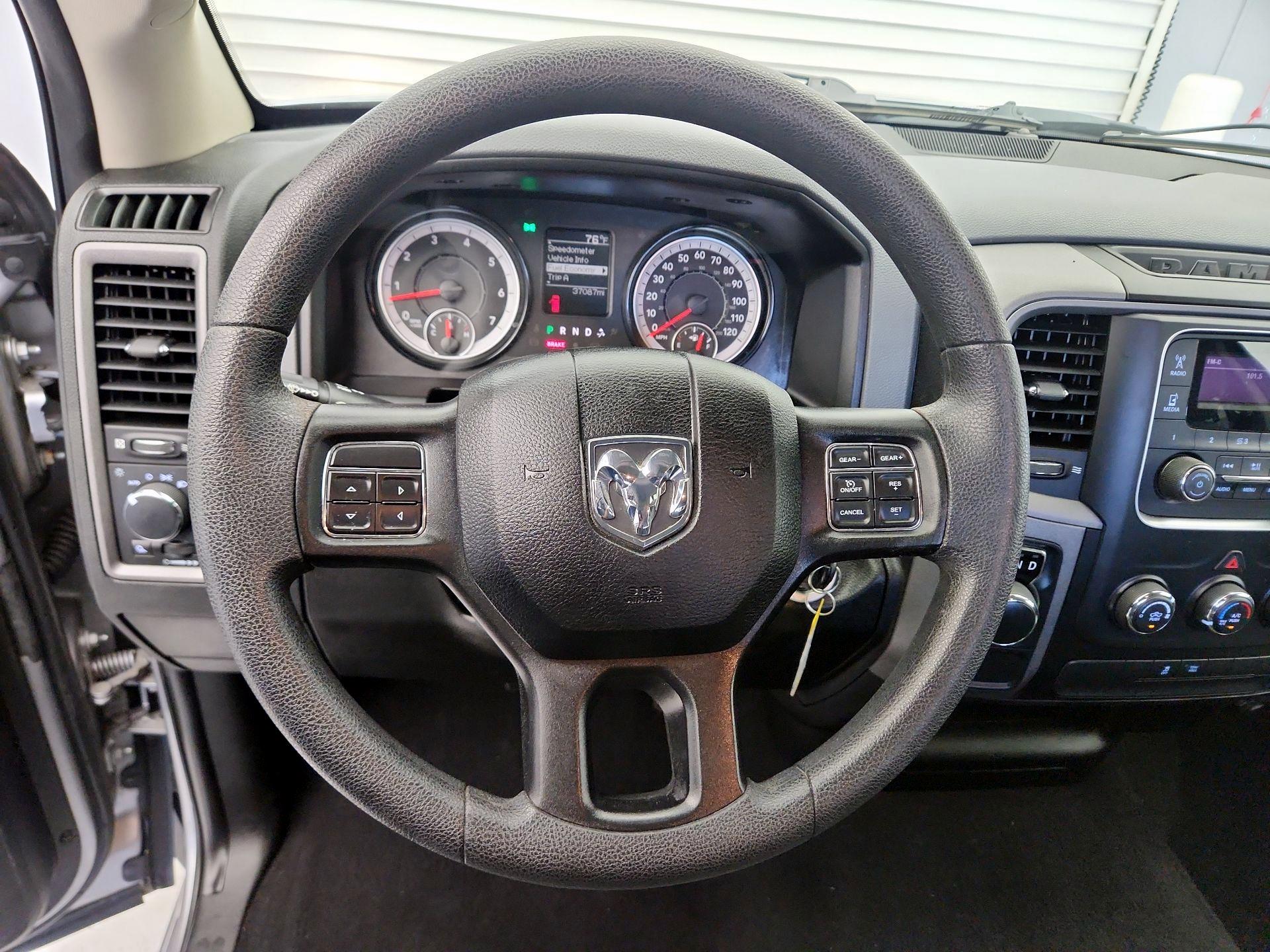 Thumbnail: 2020 RAM 1500 Classic - 10