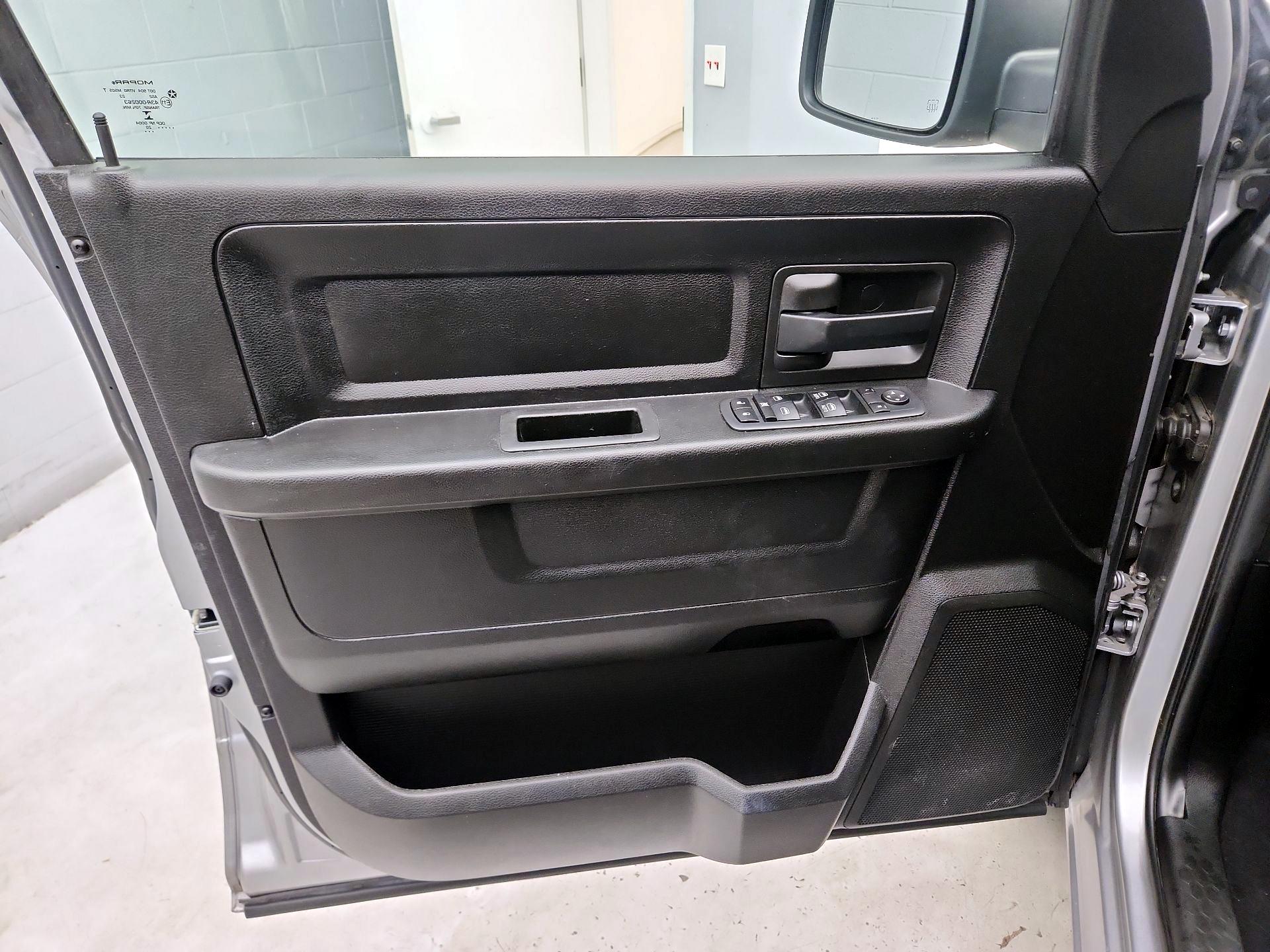 Thumbnail: 2020 RAM 1500 Classic - 12